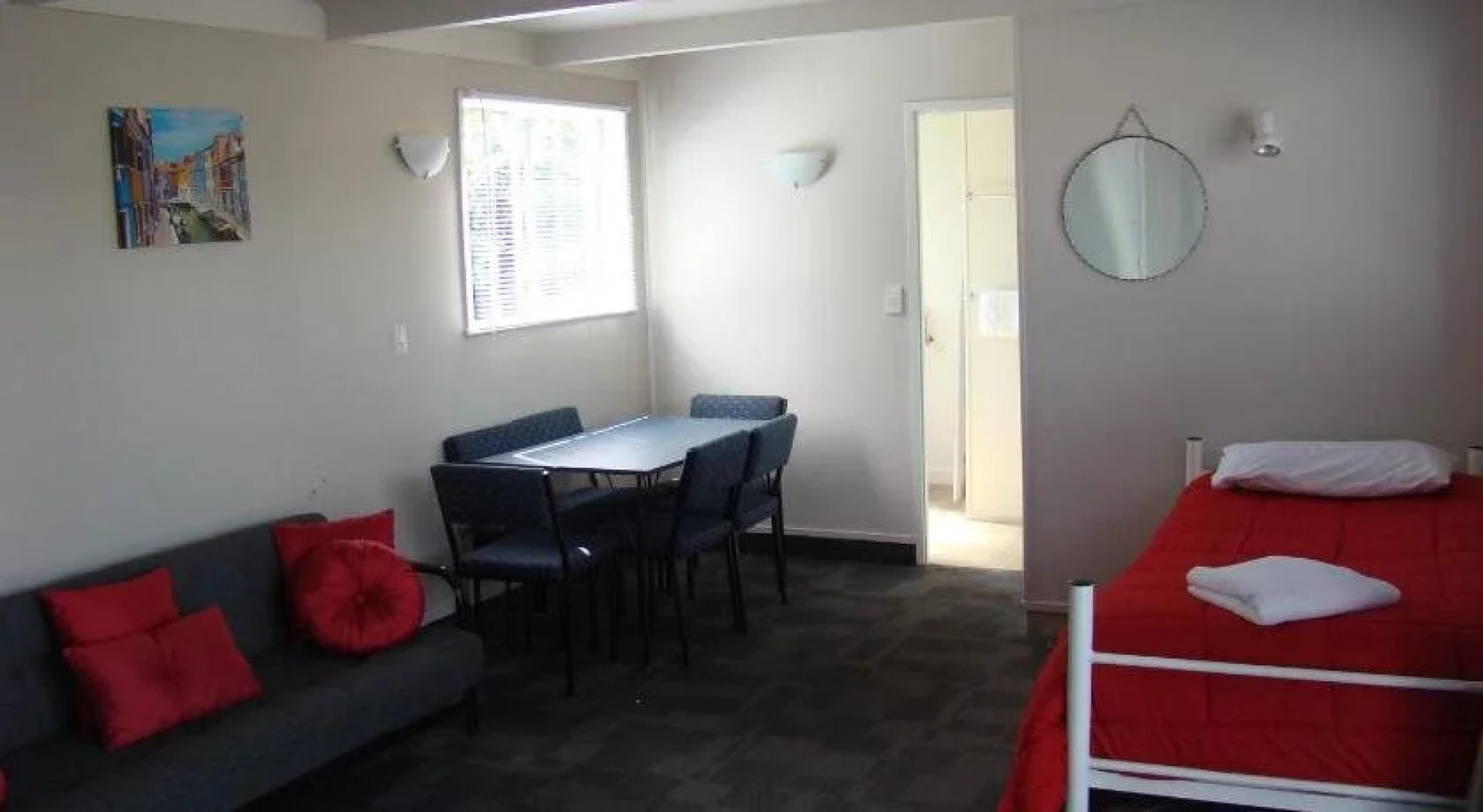 Colonial Cottage Motel