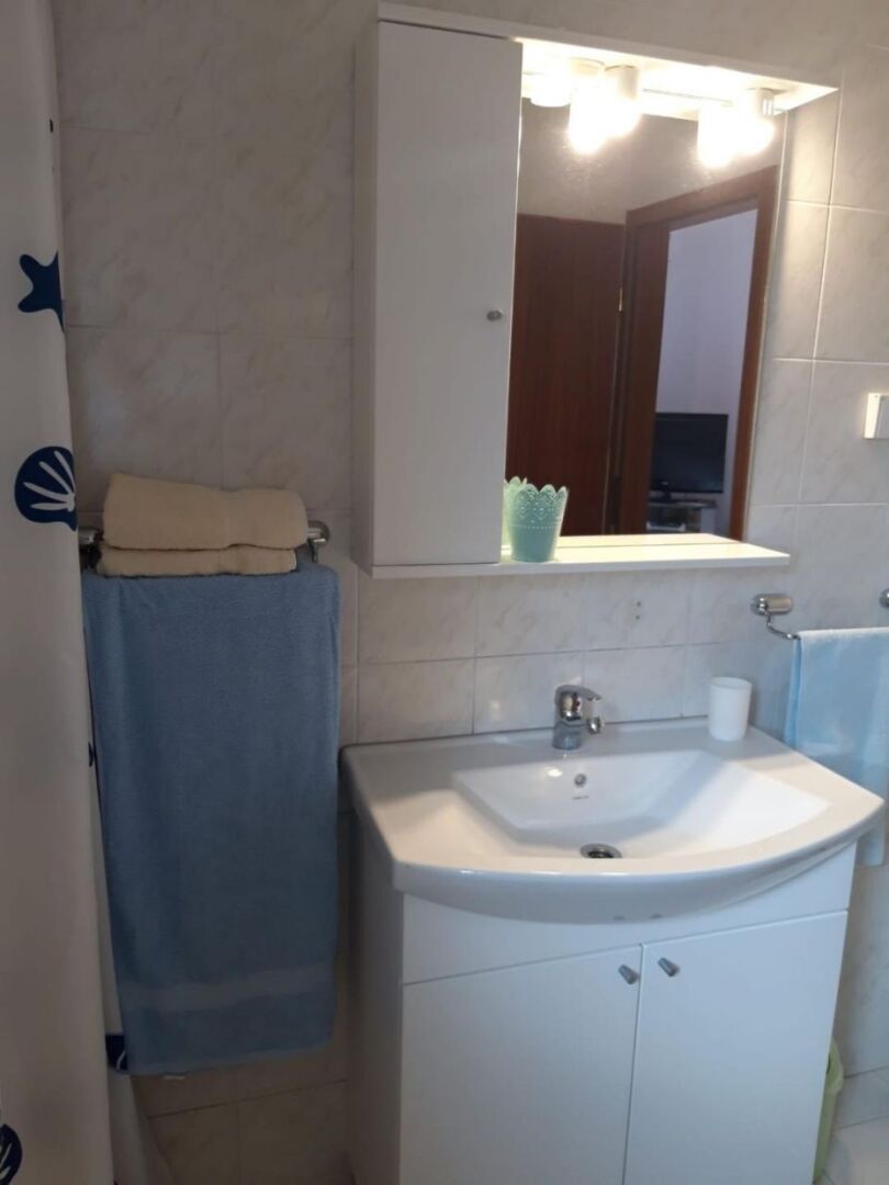 Apartment Damir - on the sea side : A3 Tribunj, Riviera Sibenik