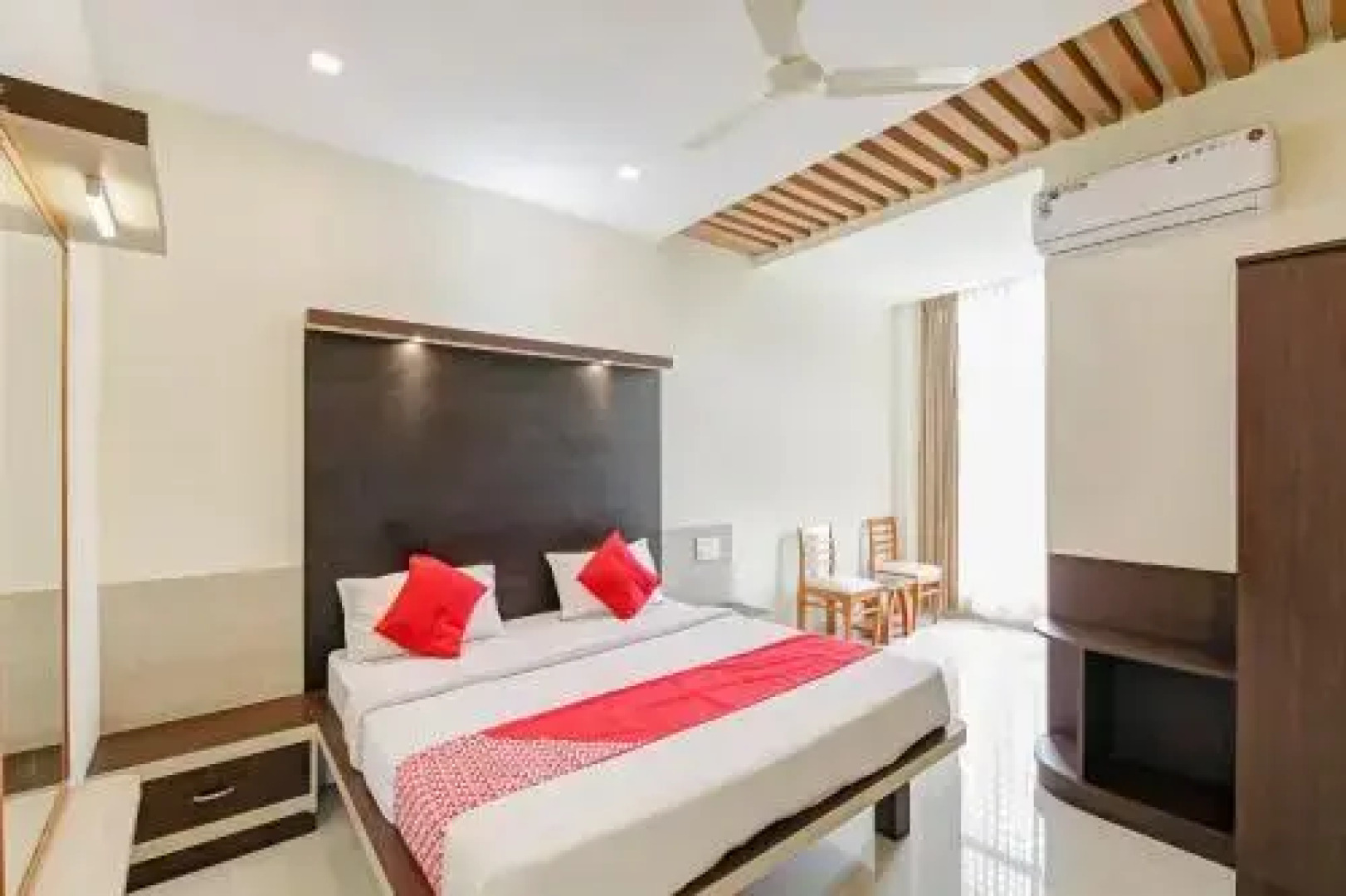 Slv Royal Inn By OYO Rooms