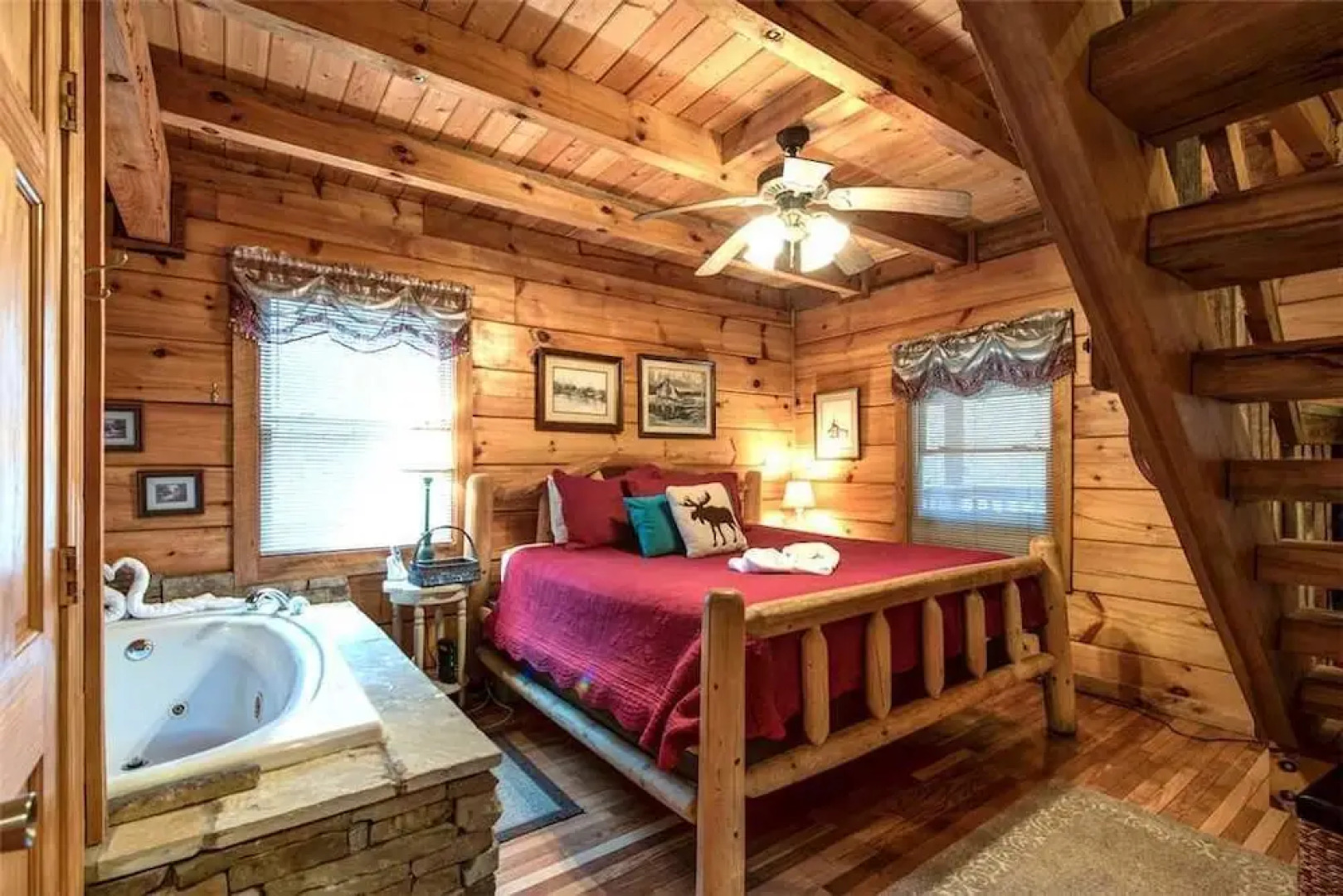 Wild at Heart 1 Bedroom Home with Hot Tub