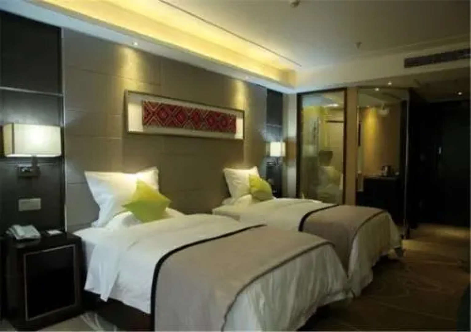 Fenghuang Yuting Hotel