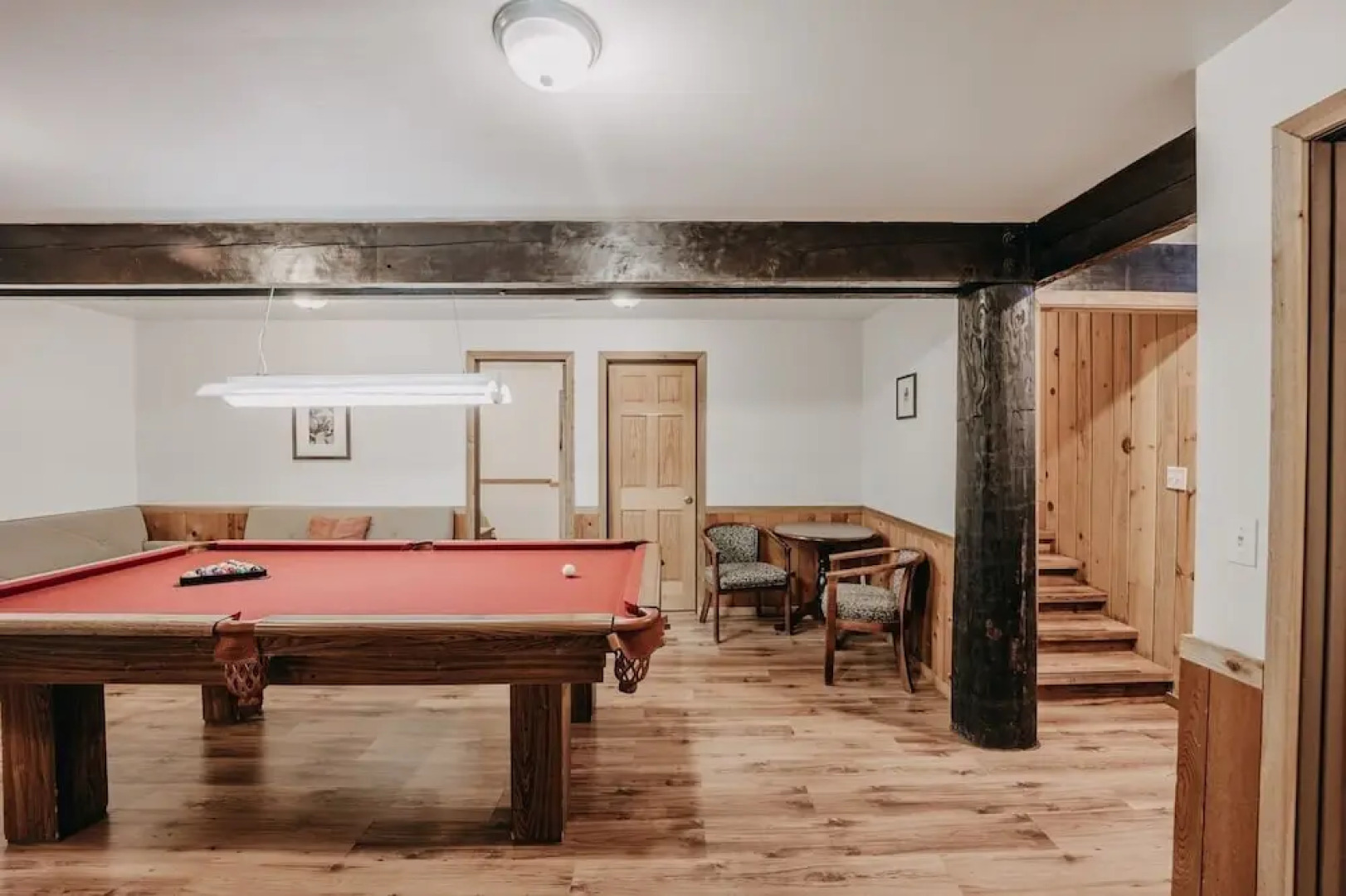 03mbh -12-bdrm - 3.5-bath - Wifi - Pets Ok - Sleeps 26 12 Bedroom Home by RedAwning