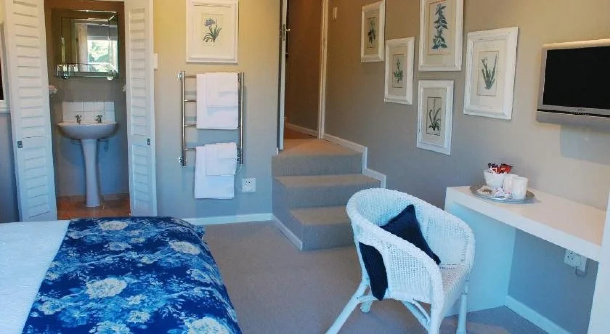 Sneezewood Farm Bed&Breakfast and Self-Catering Cottage