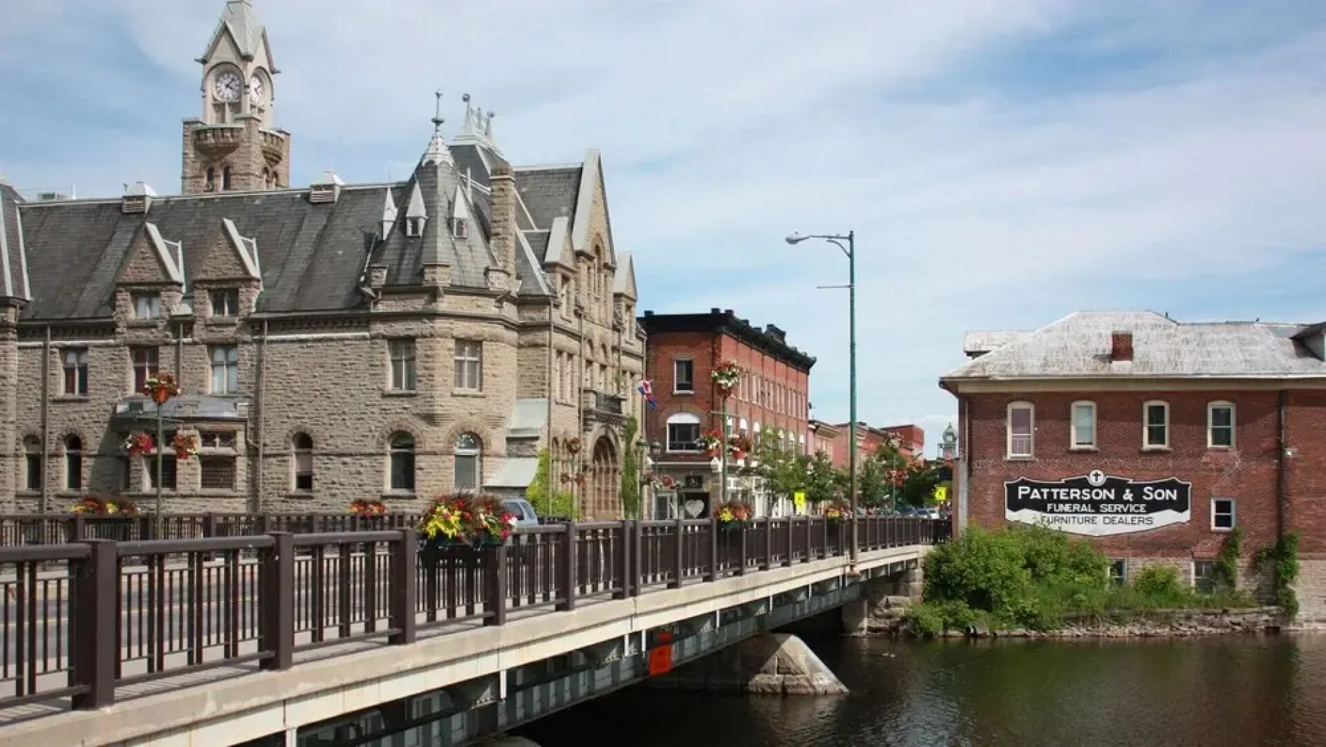 Carleton Place Downtown 1 and 2 Bedroom Entire Apartments