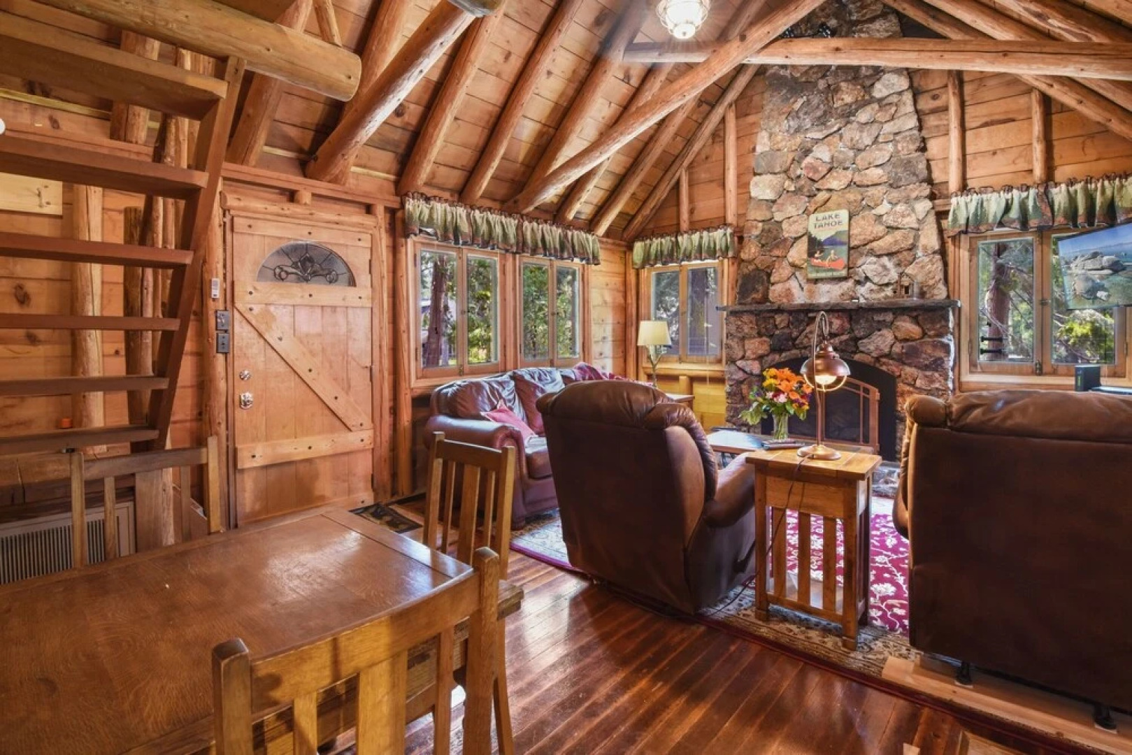 Dancing Cubs Camp - Hot Tub 2 Bedroom Cabin by Redawning