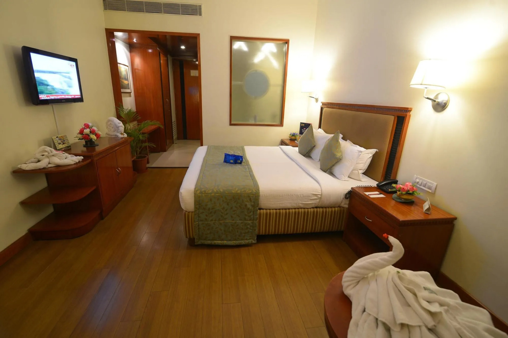 OYO 1929 Hotel Royal Court