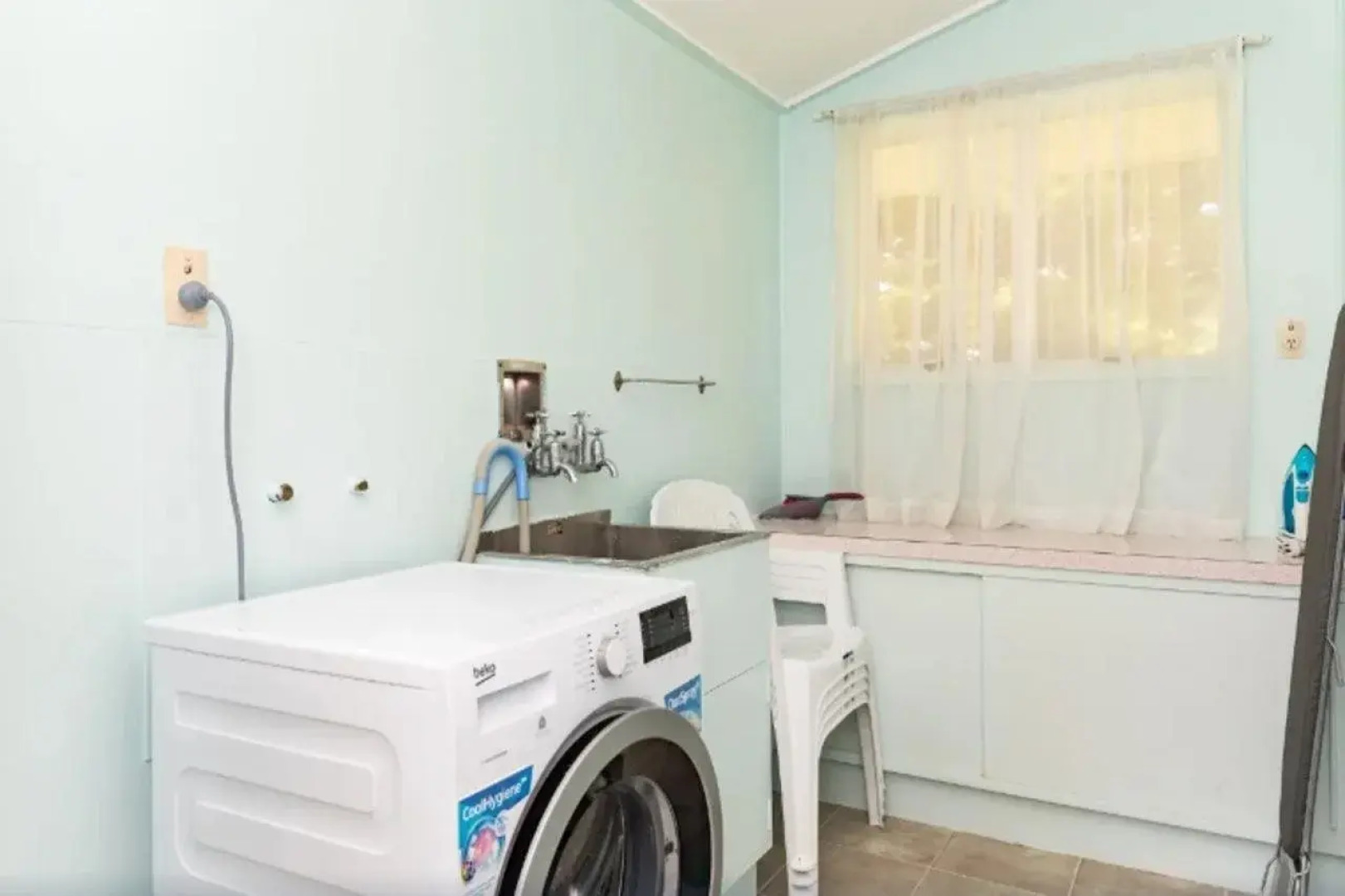 Waitangi Beach Units