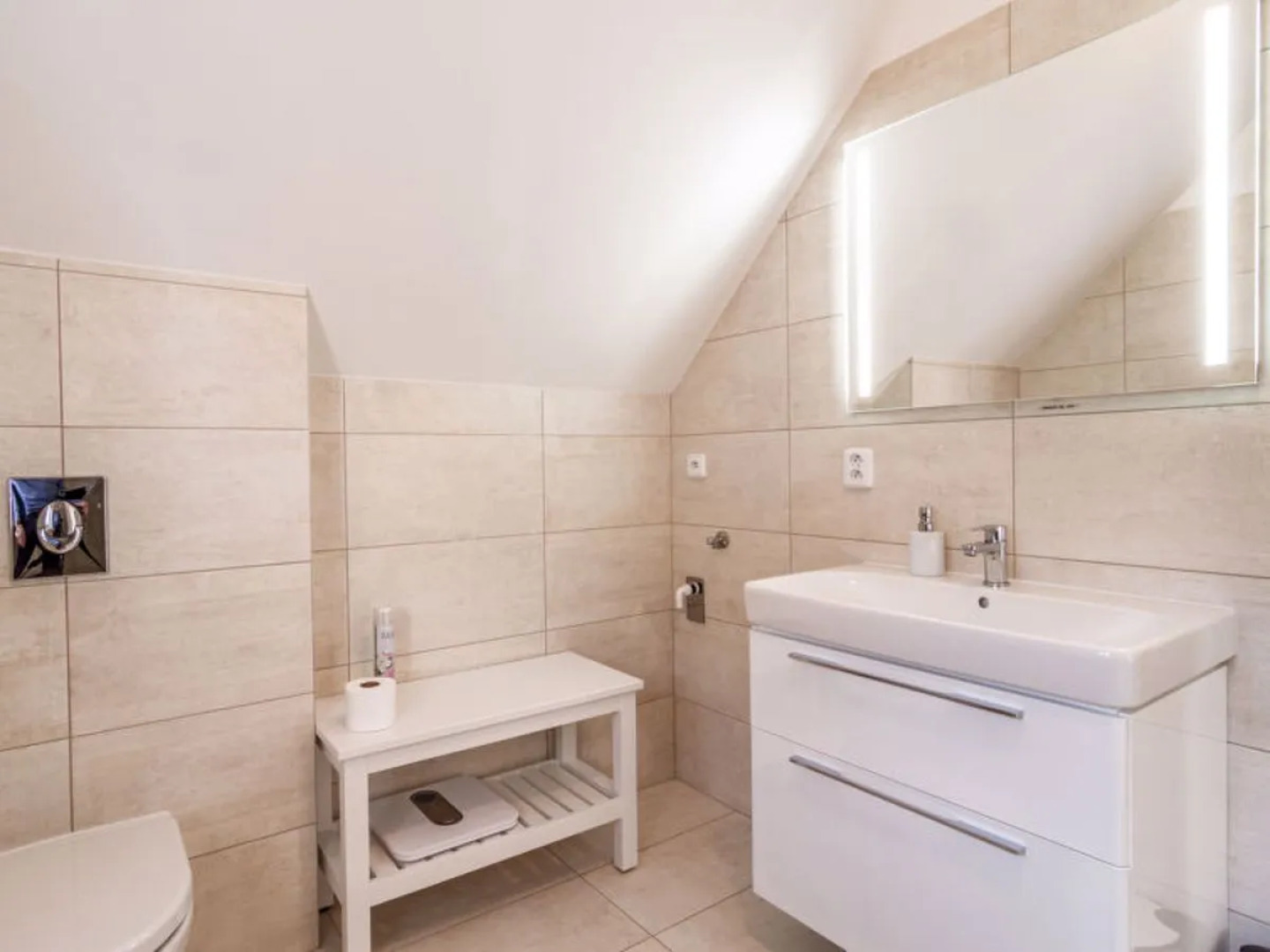 Lakeside Village 40382