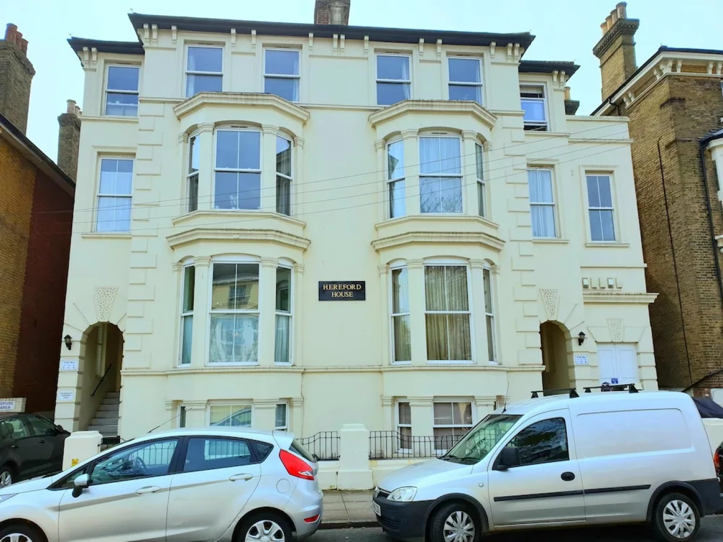 Higher Living-Professional Southsea Apartment