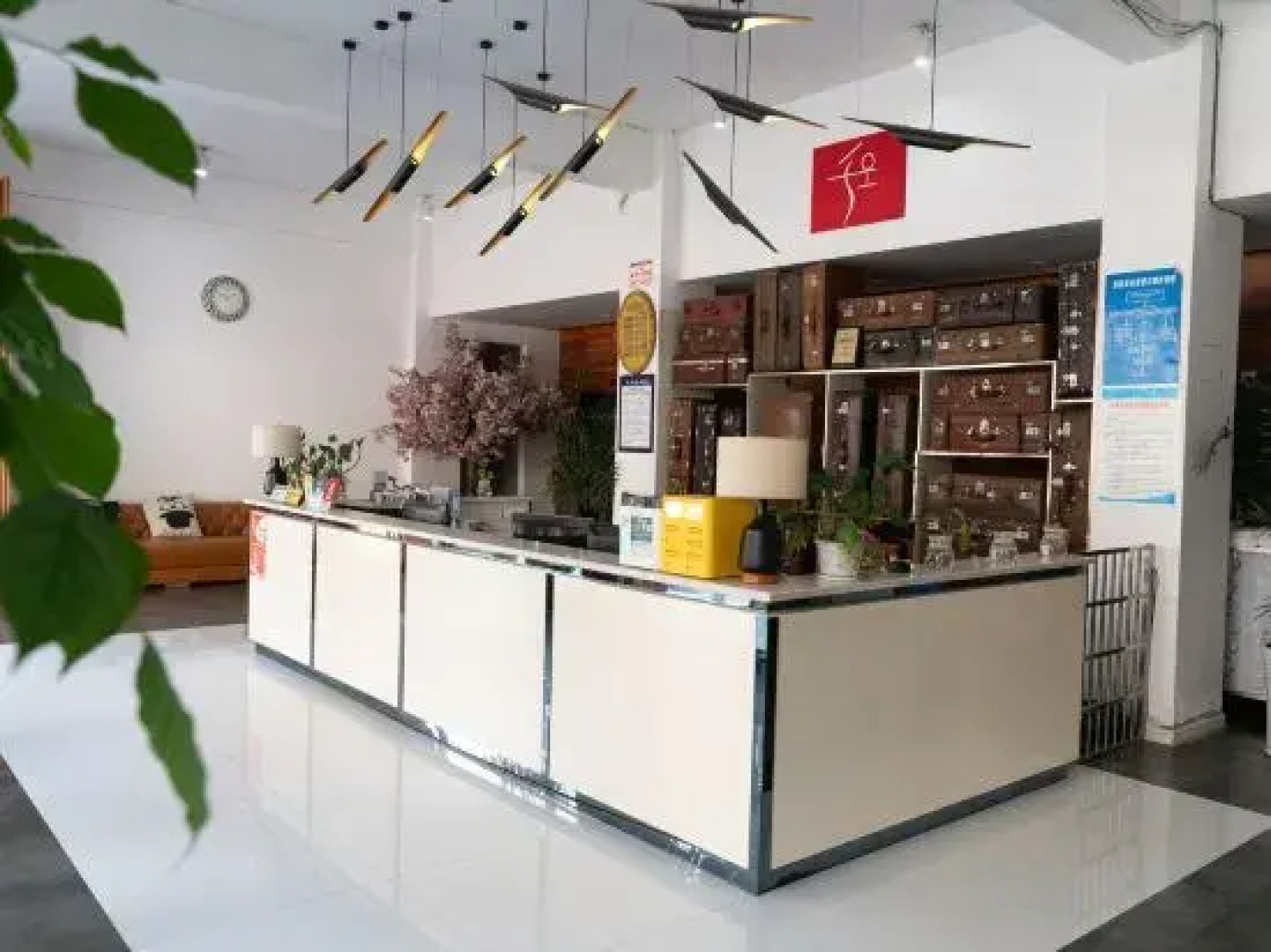 Huaying Qianli Express Hotel