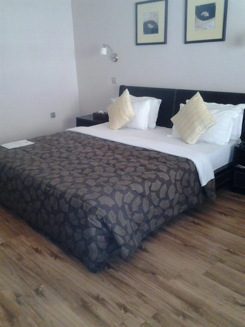 Pearl Manor Luxury Suites