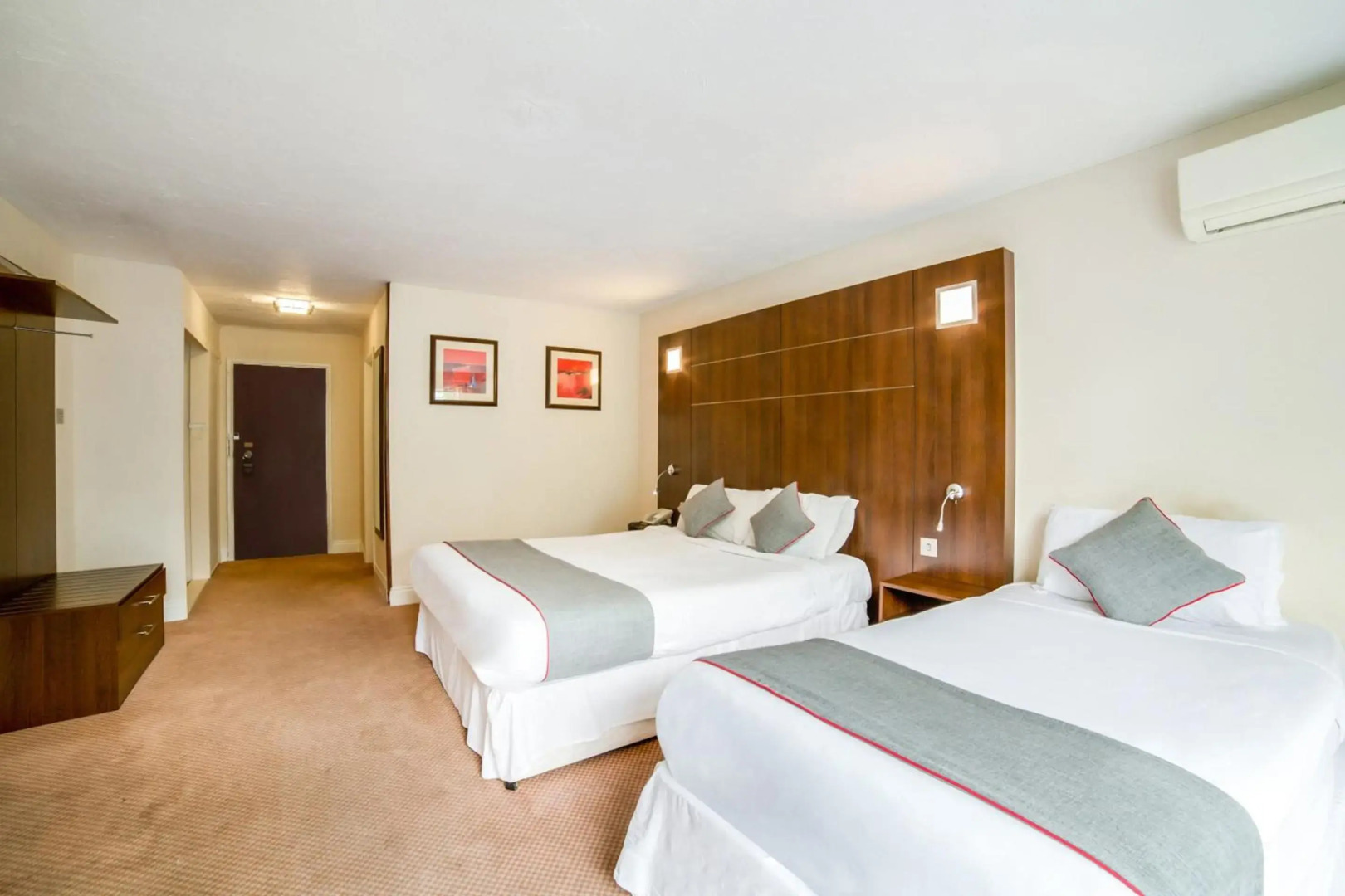 OYO The Bridge House Hotel