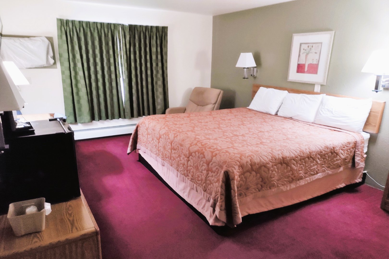 Love Hotels Staples by OYO at HWY 10 MN