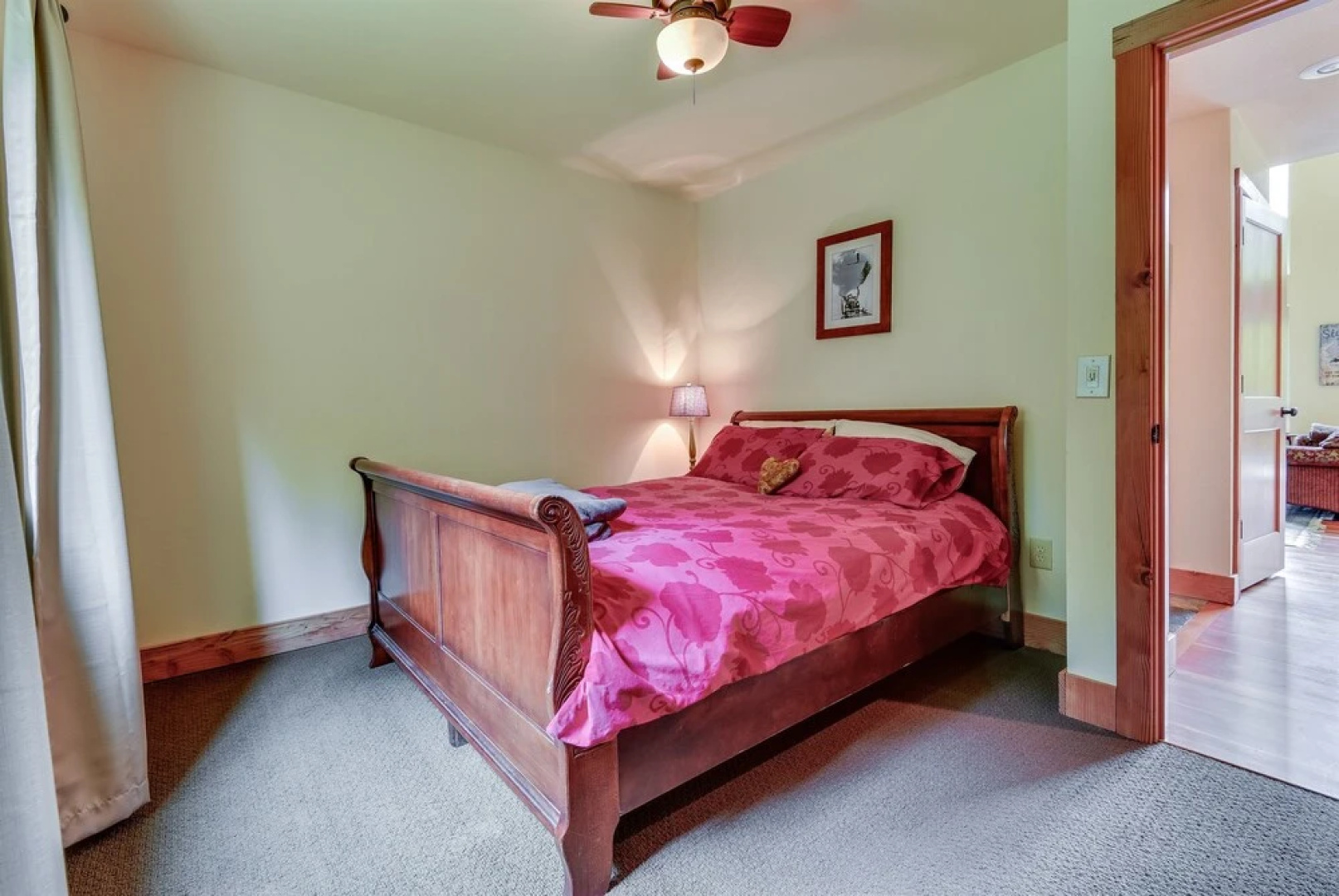Little Bear Lodge - Three Bedroom Home with Mountain View