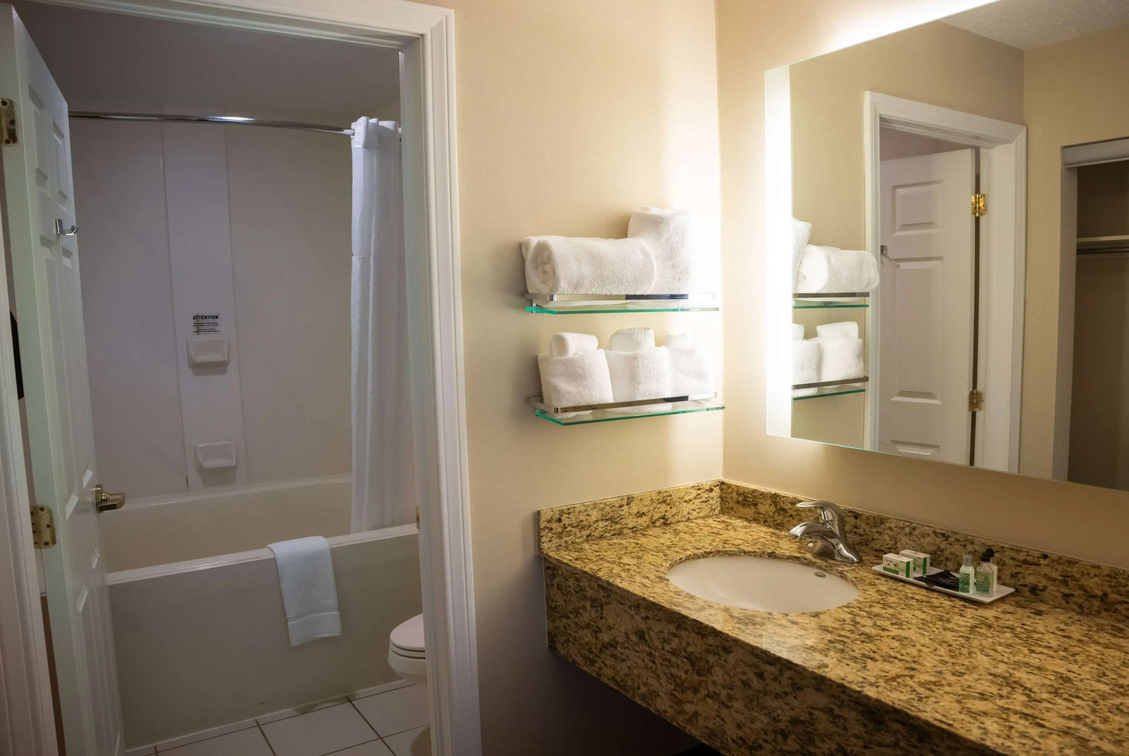 Hawthorn Suites BY Wyndham Erie