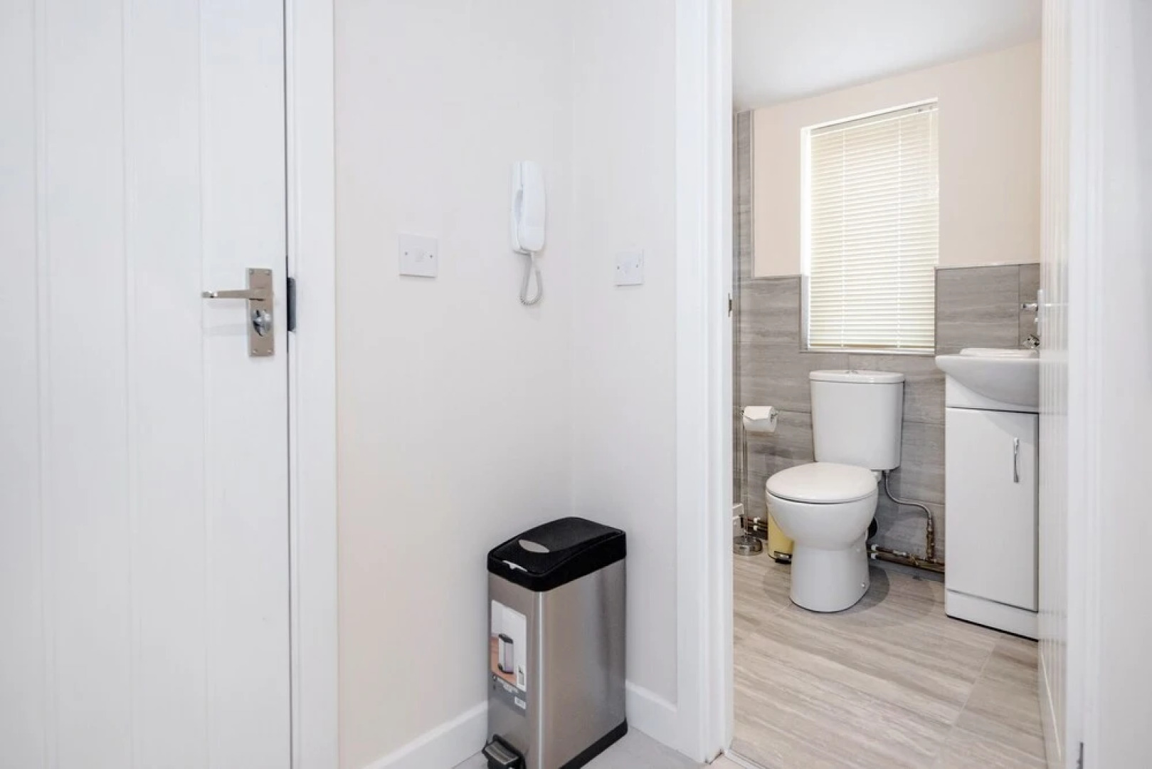 Bedford Hospital Studio Apartment - Victoria D