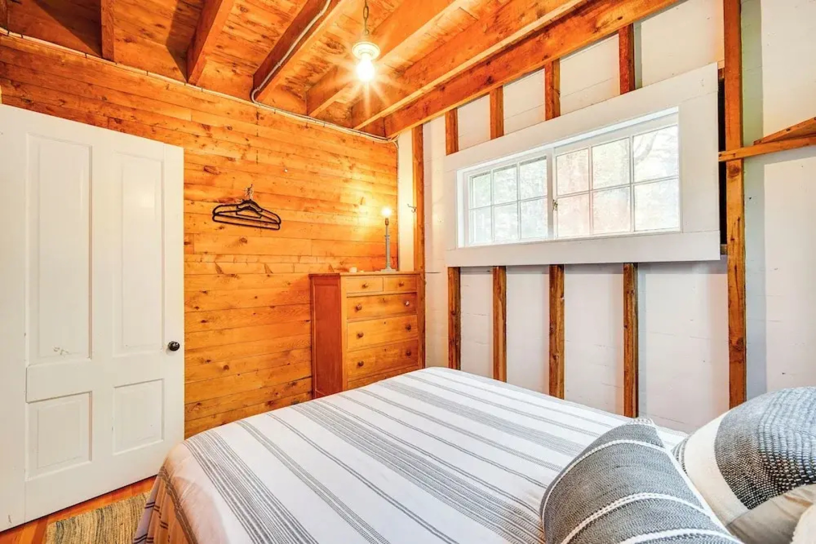 Rustic Marlboro Cottage: 4 Mi to Lake Raponda!