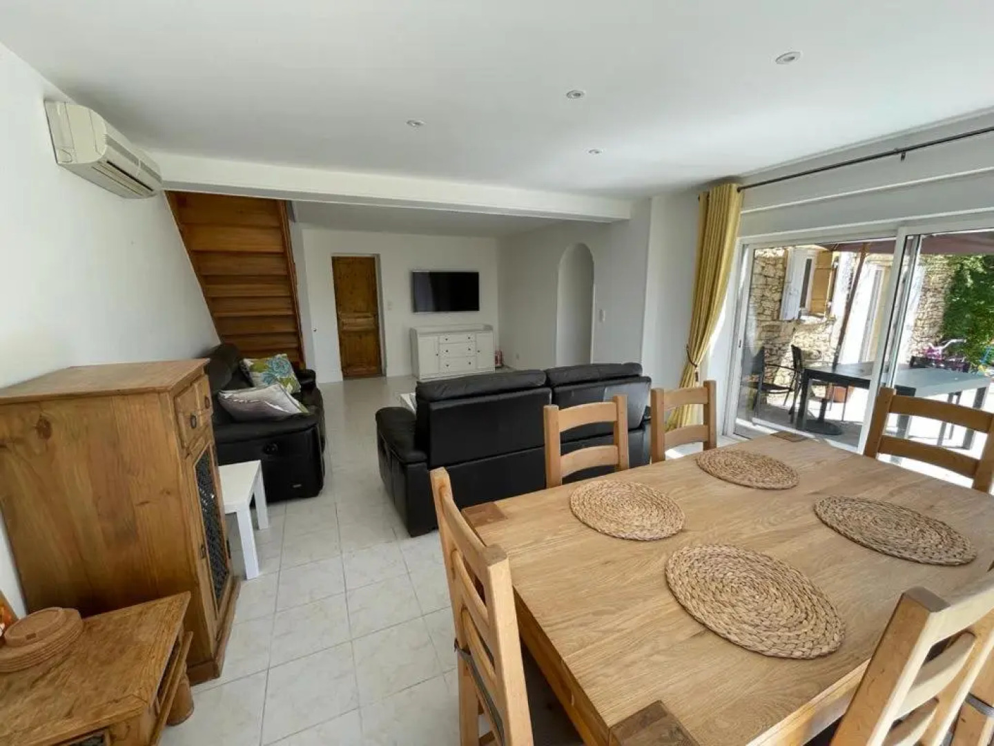 Beautiful 4 bedroom country cottage sleeps 7