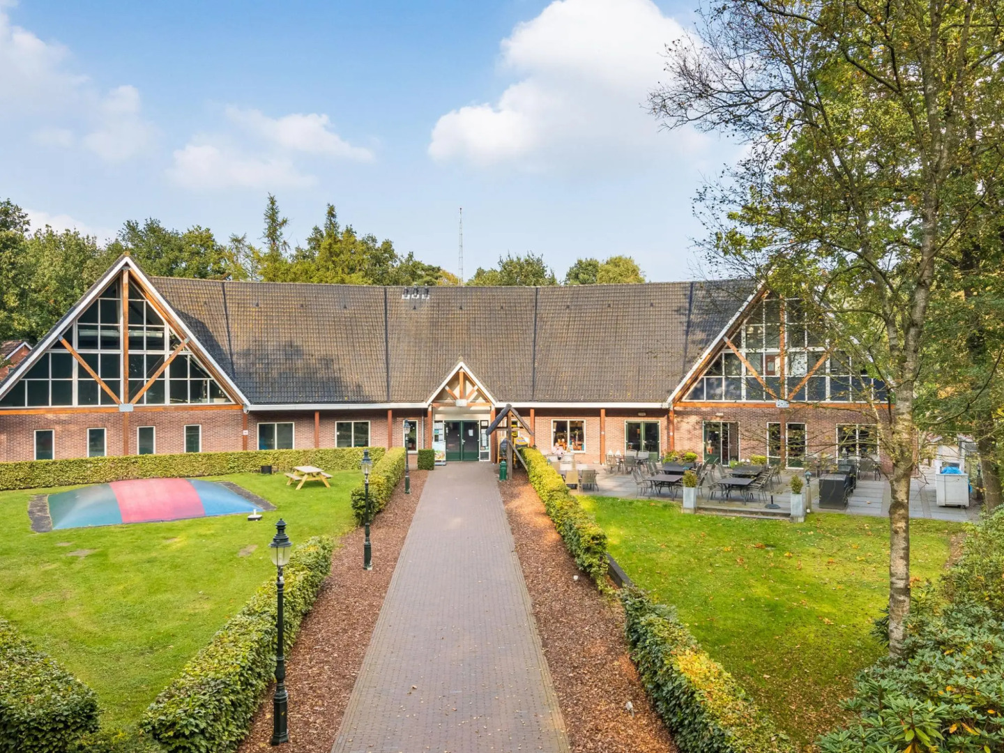 Comfy Chalet With Sunshower, Located in a Forrest
