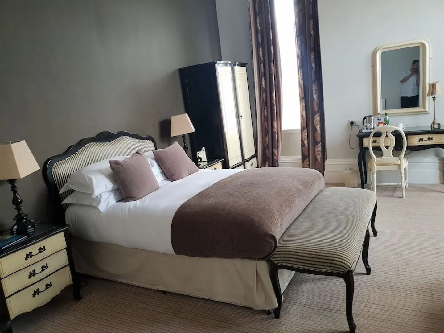 The Station Bar Grill and Rooms