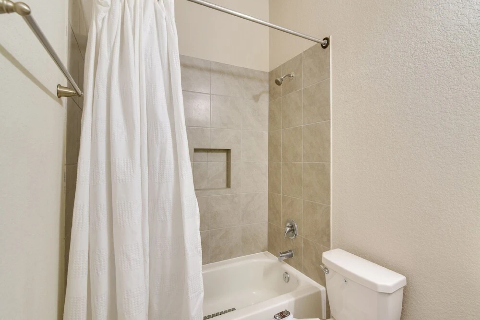 La Porte Home w/ Balconies: Walk to Beach!