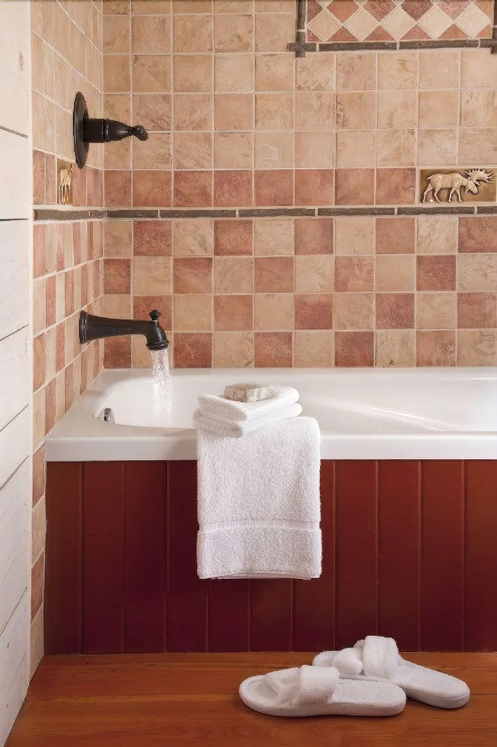 Cathedral Mountain Lodge