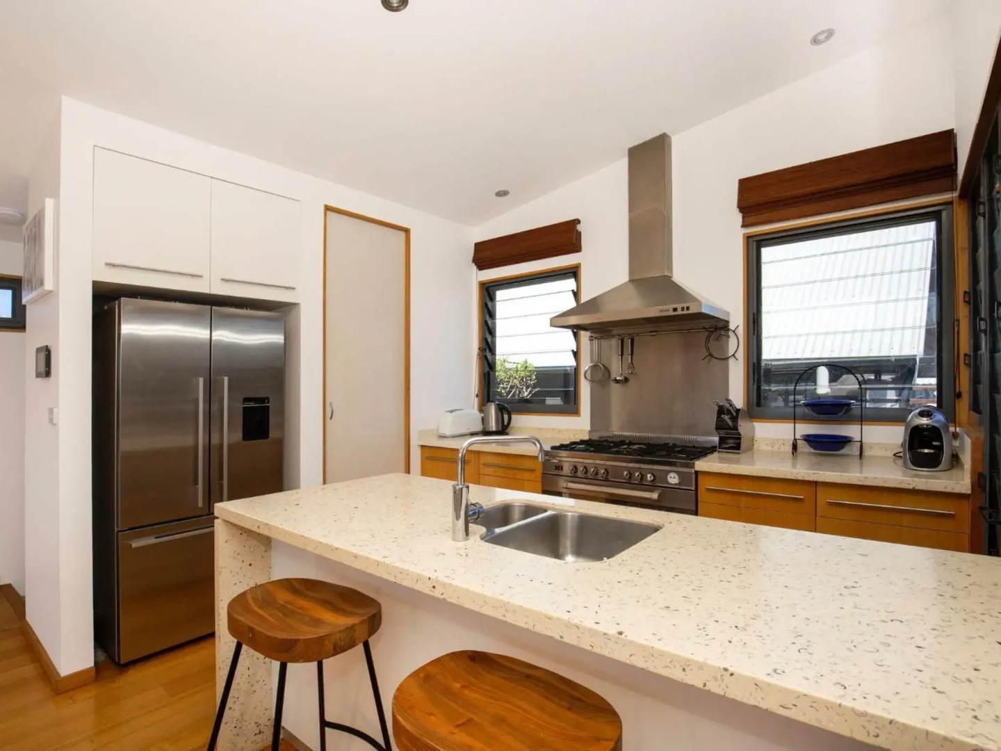 Illaroo I Absolute Waterfront with Spa