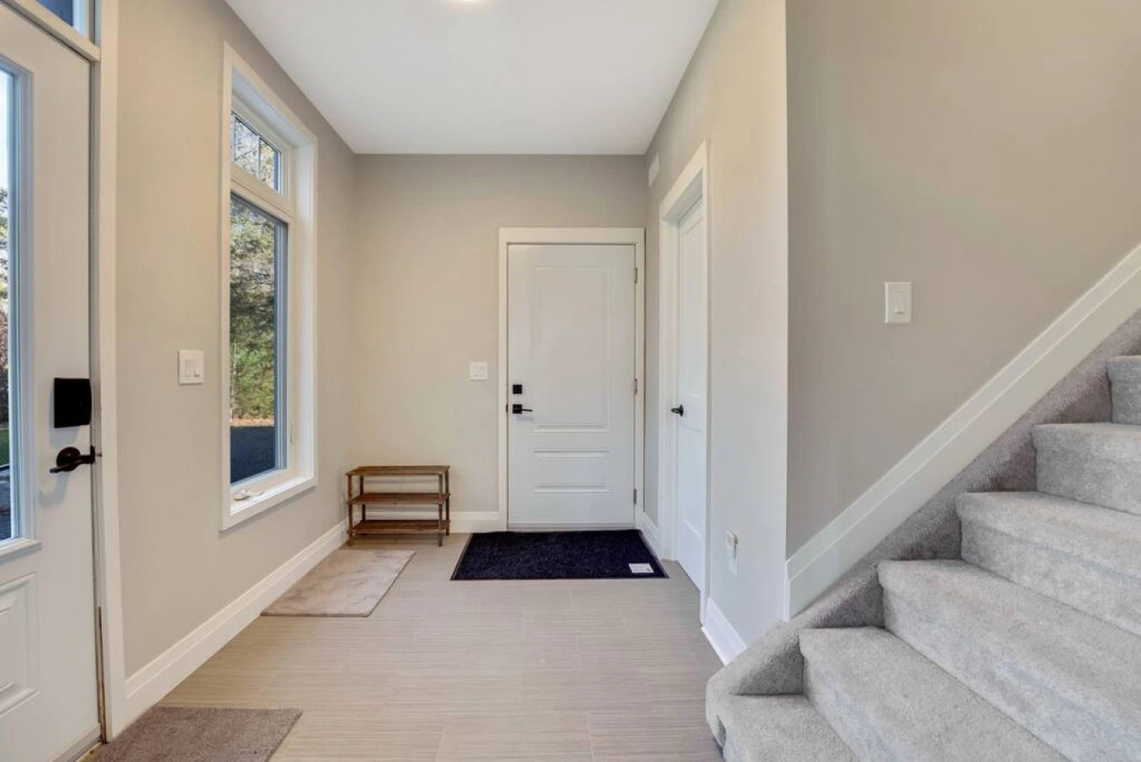 Luxury Cottage overlooking Wollaston Lake-Hot tub