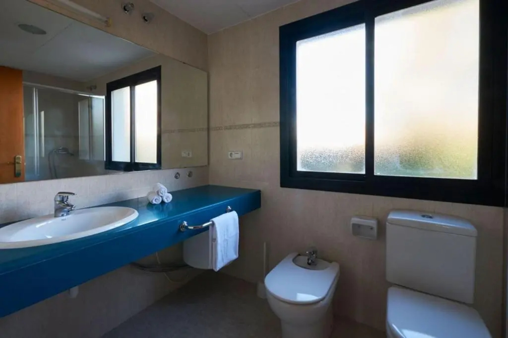 Beatrix 2000 - Caliu apartments