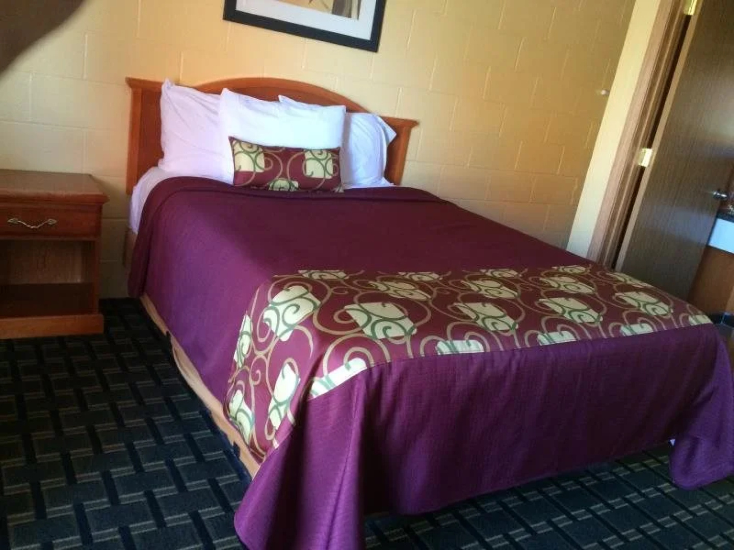 Sleep-ees Inn