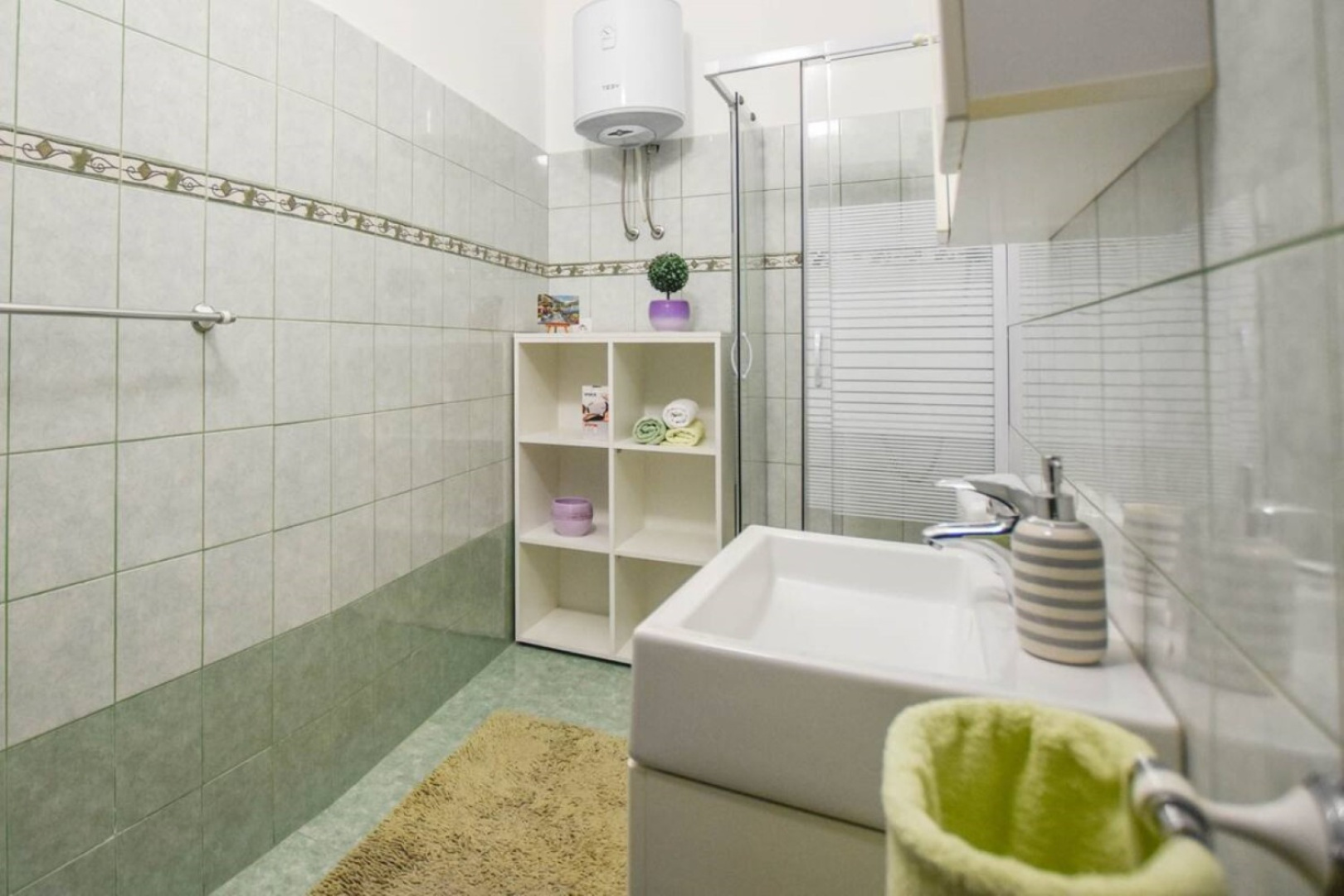 Apartment Dama - 10 m from beach: A1 Sukosan, Zadar riviera