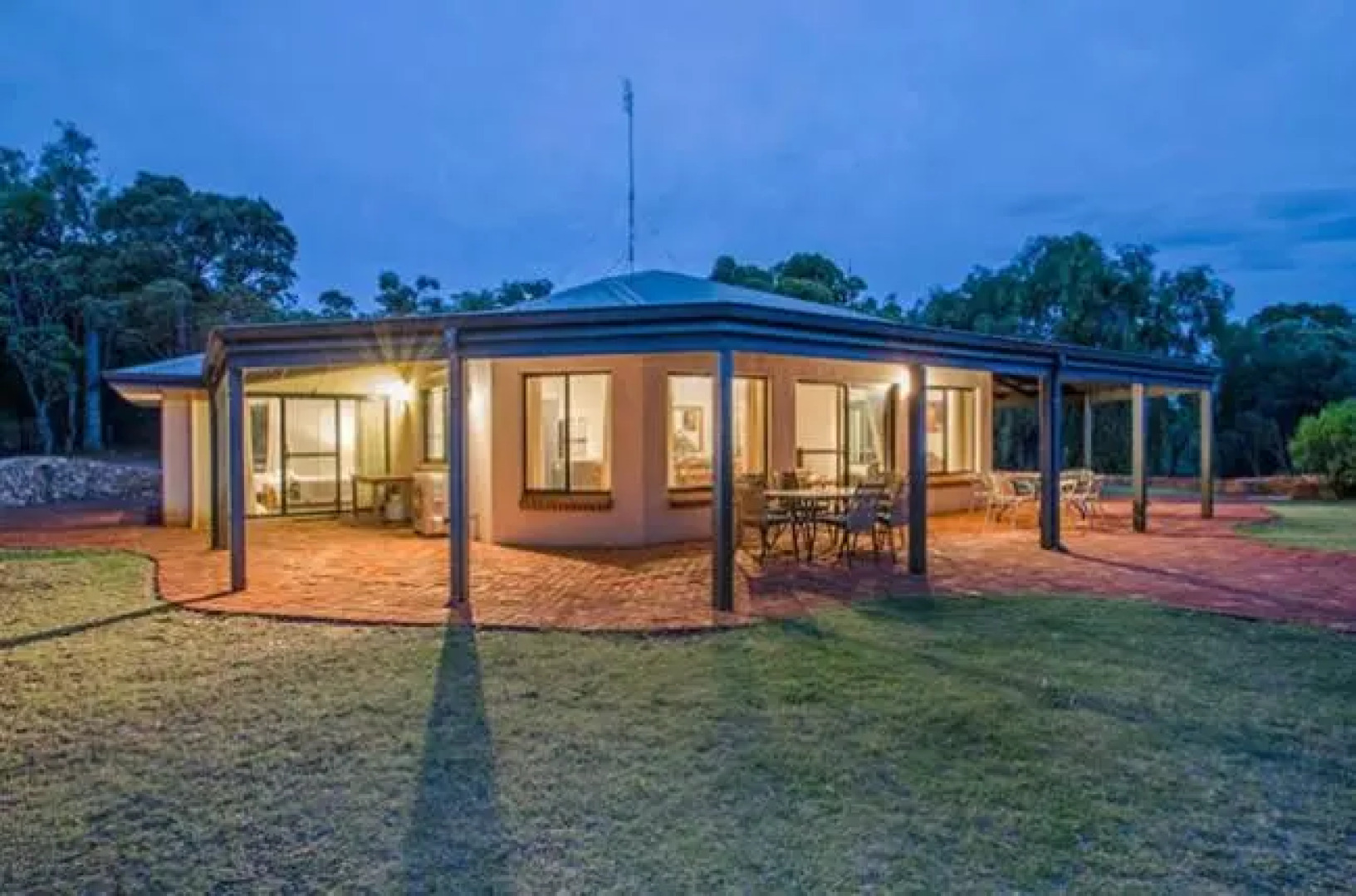 Yallingup pet friendly Bush retreat