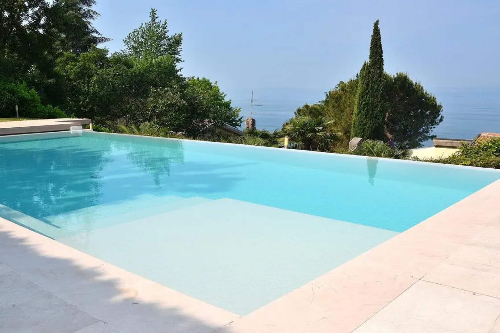 Villa Sybille With Pool And Lake View