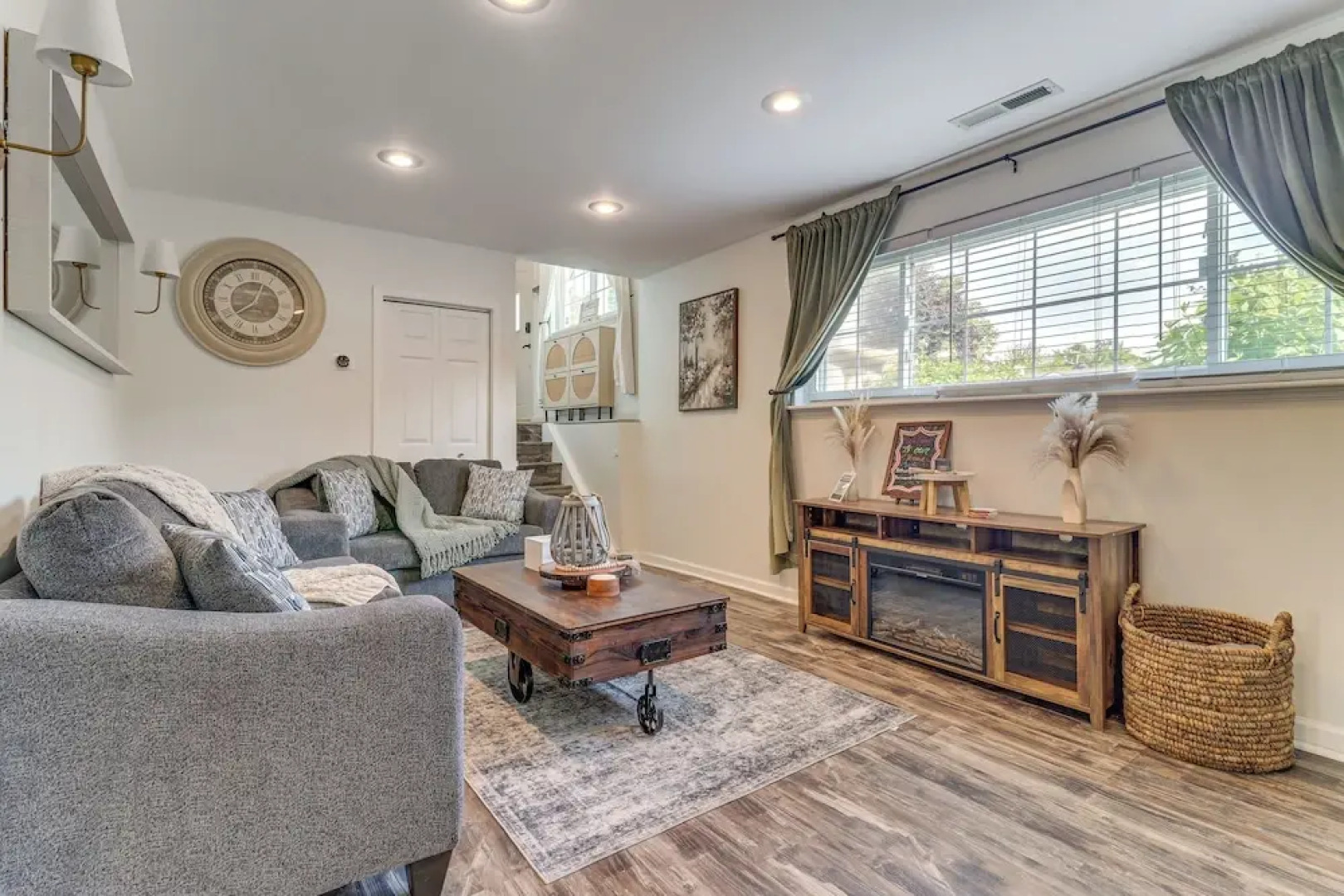 8 Mi to Henry Ford Museum: Westland Family Home