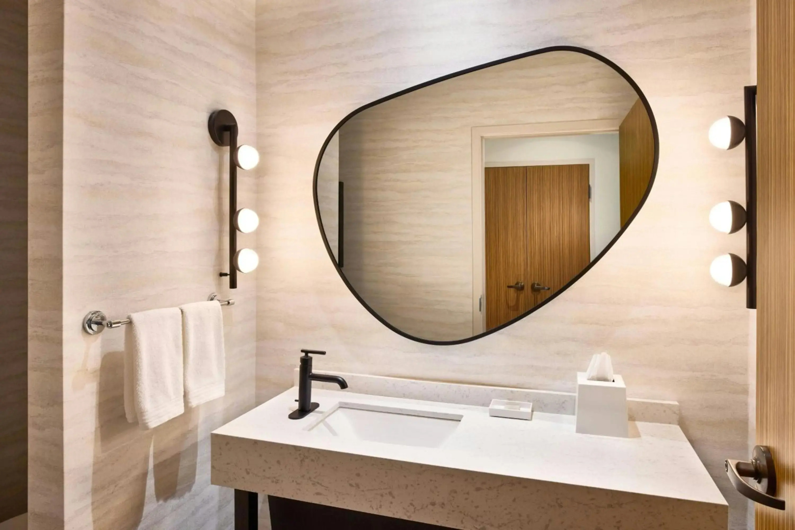 Renaissance® Phoenix Glendale Hotel & Conference Center