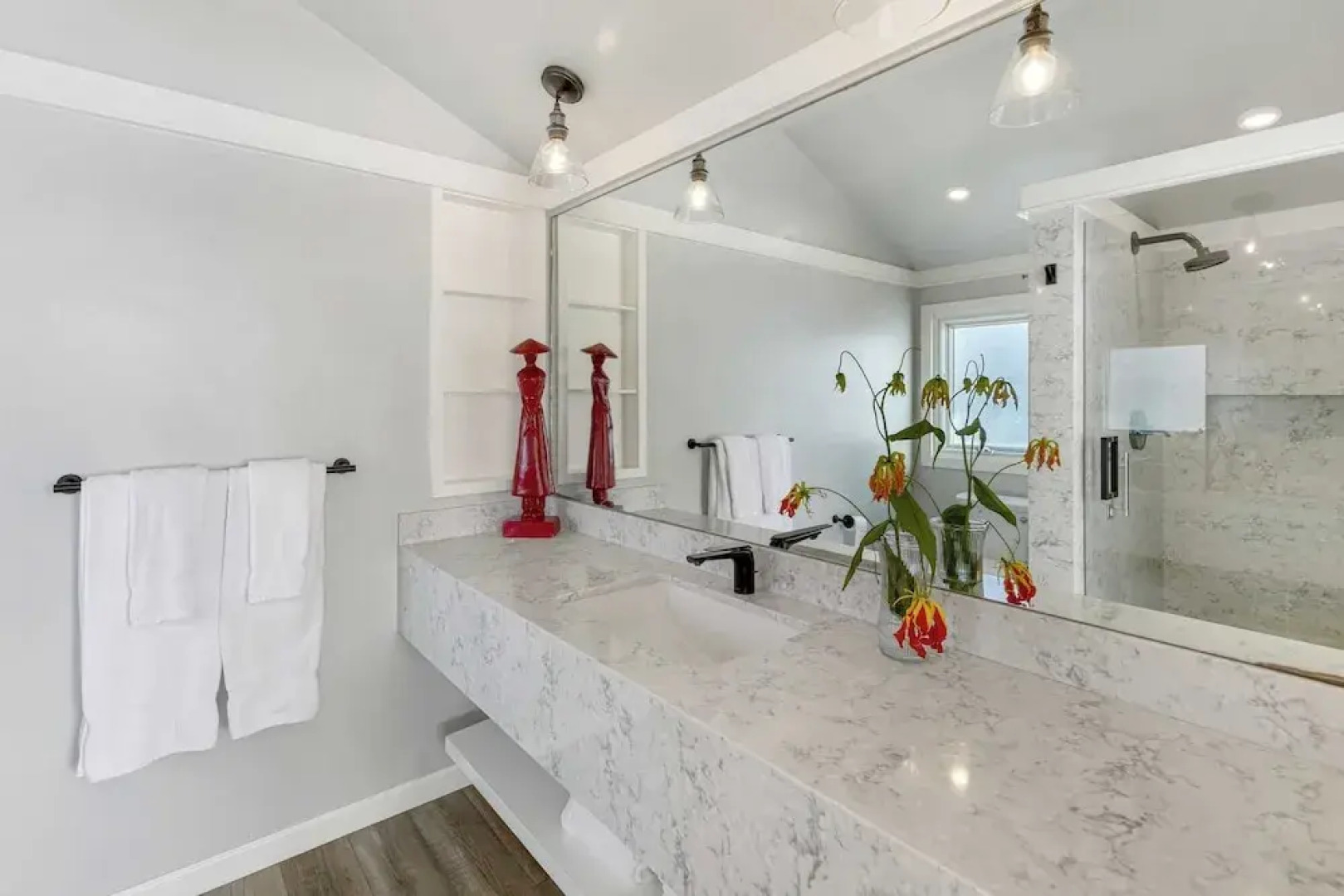 Unbeatable Beachfront Bliss w/ Ocean Views, Luxe Interiors & Patio Beach Road