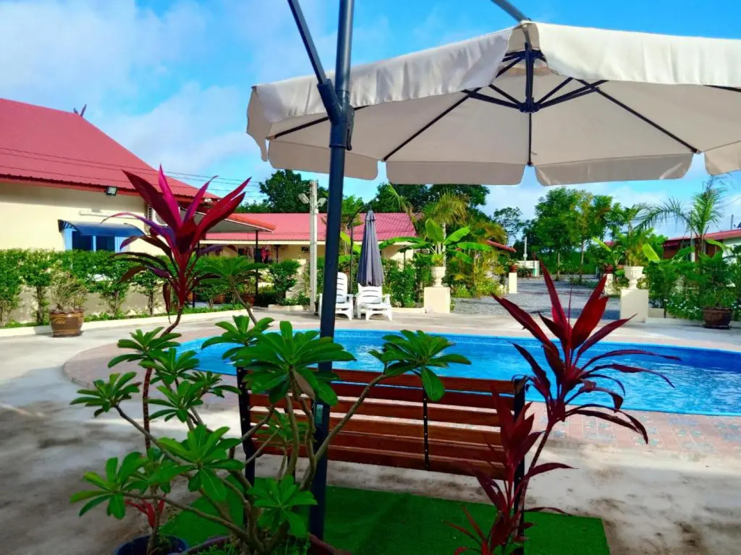 Private 2 Bedroom Villa With Swimming Pool Tropical Gardens Fast Wifi Smart Tv