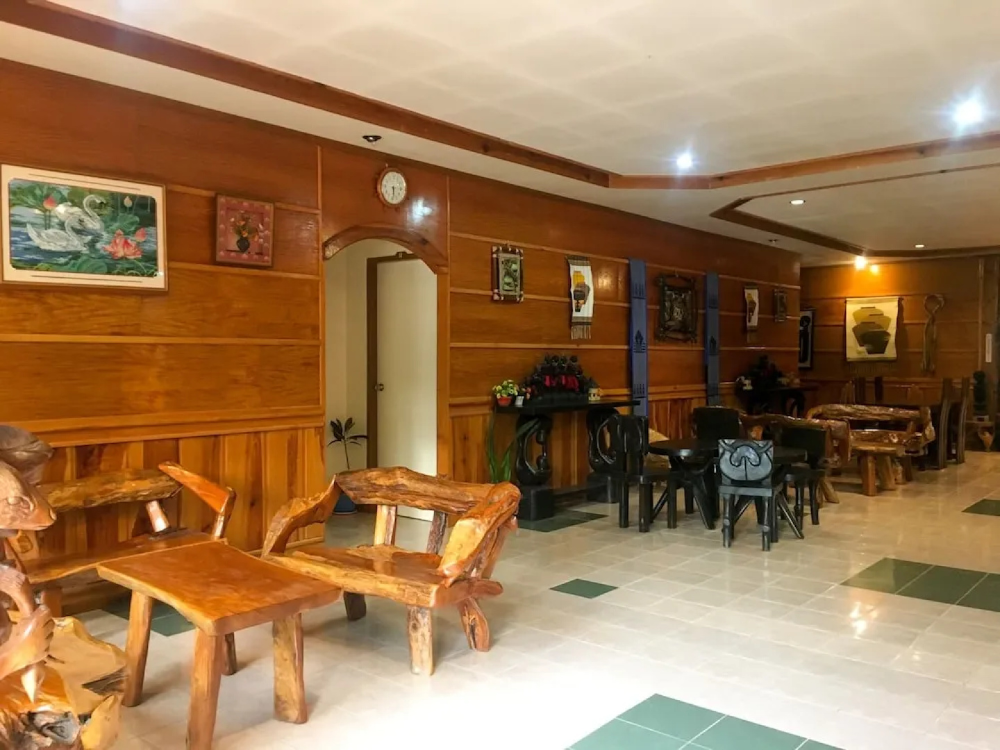 Rusty Nail Inn And Cafe