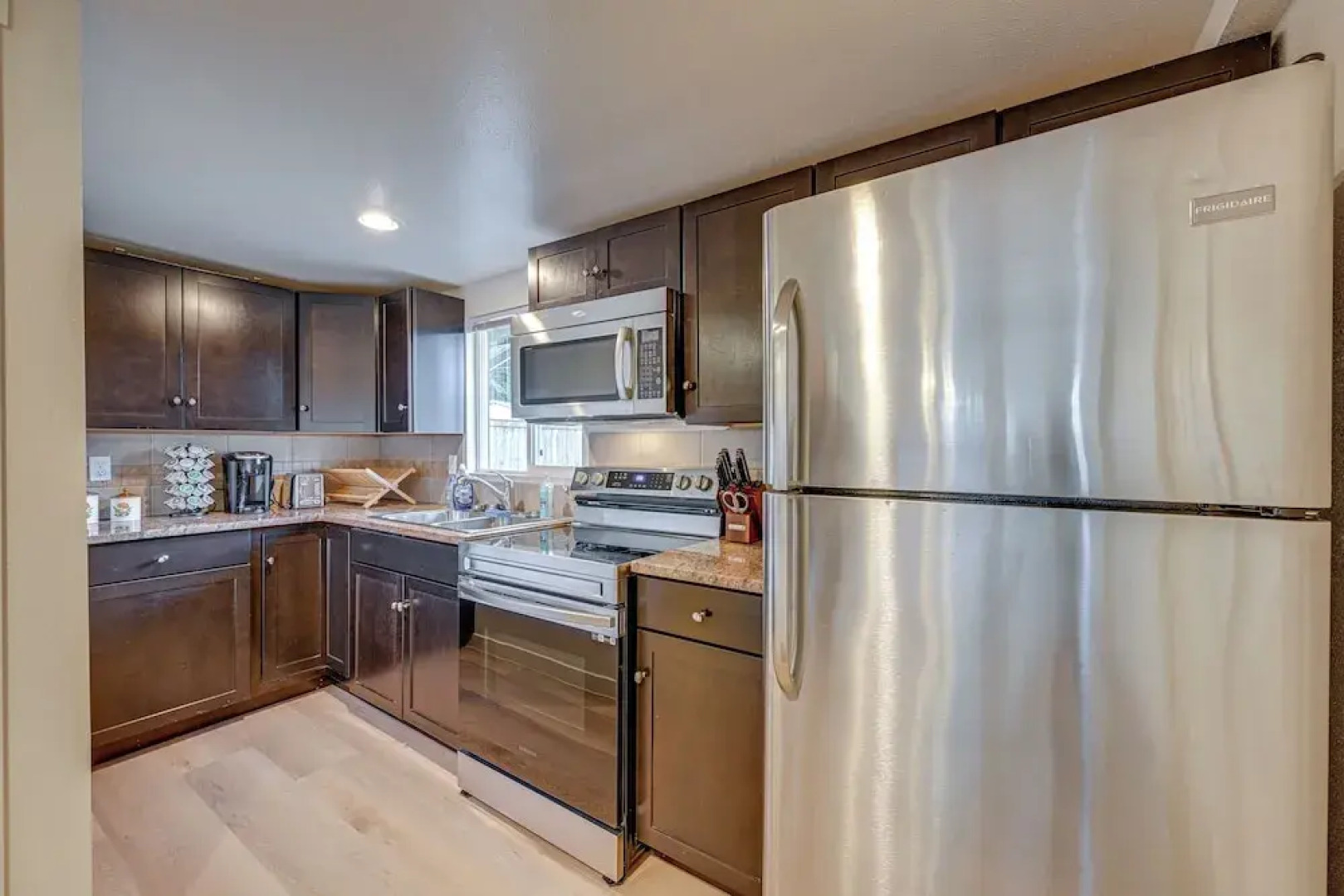 Cozy Tacoma Getaway w/ Grill & Hot Tub!