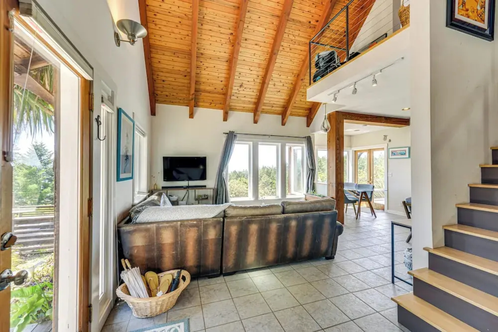 1 Mi to Black Sands Beach: Dreamy Coastal Cottage