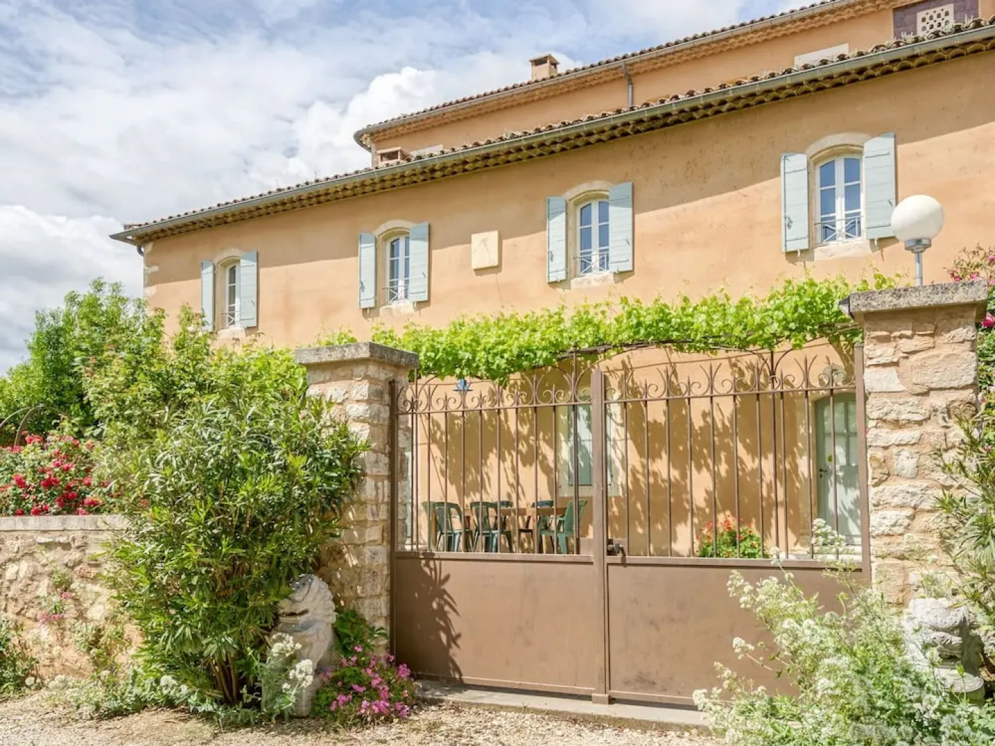 Secluded Holiday Home in Rustrel With Swimming Pool