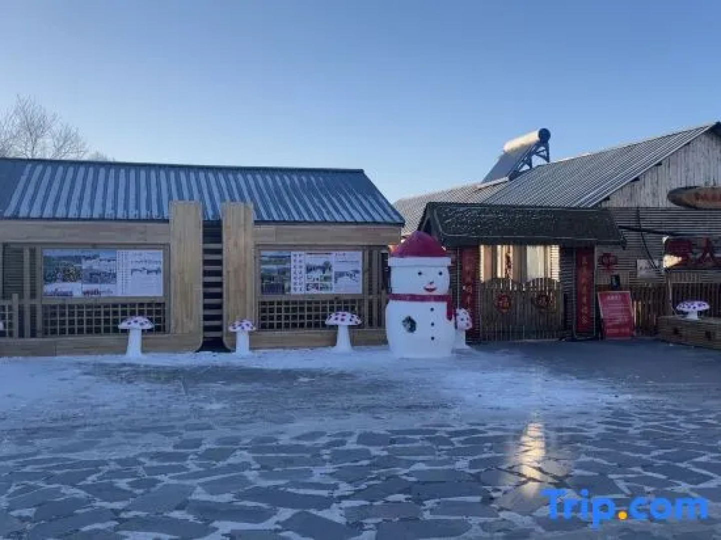 Arctic Village Snowman Chalet