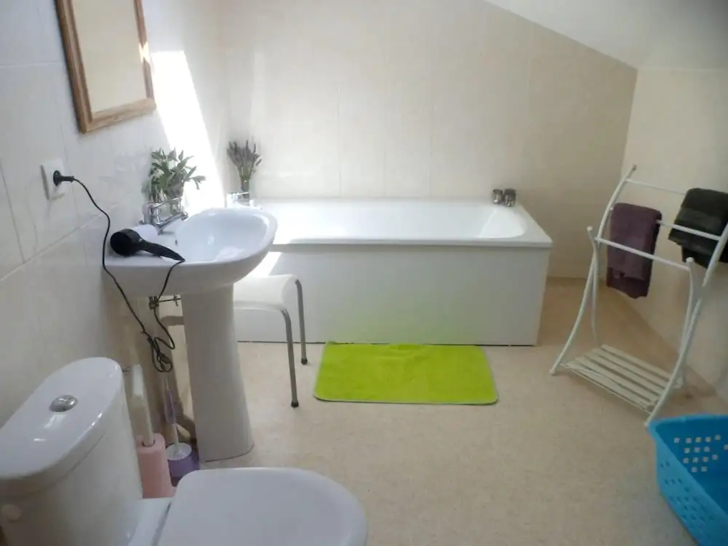 House With 5 Bedrooms in Courzieu, With Furnished Garden and Wifi