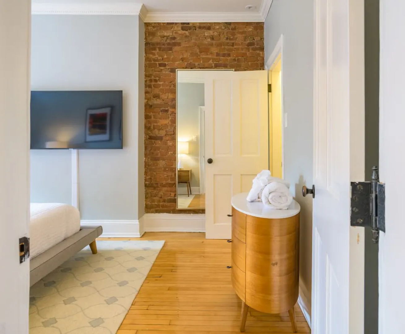 Deedee's Brownstone Van Vorst Park