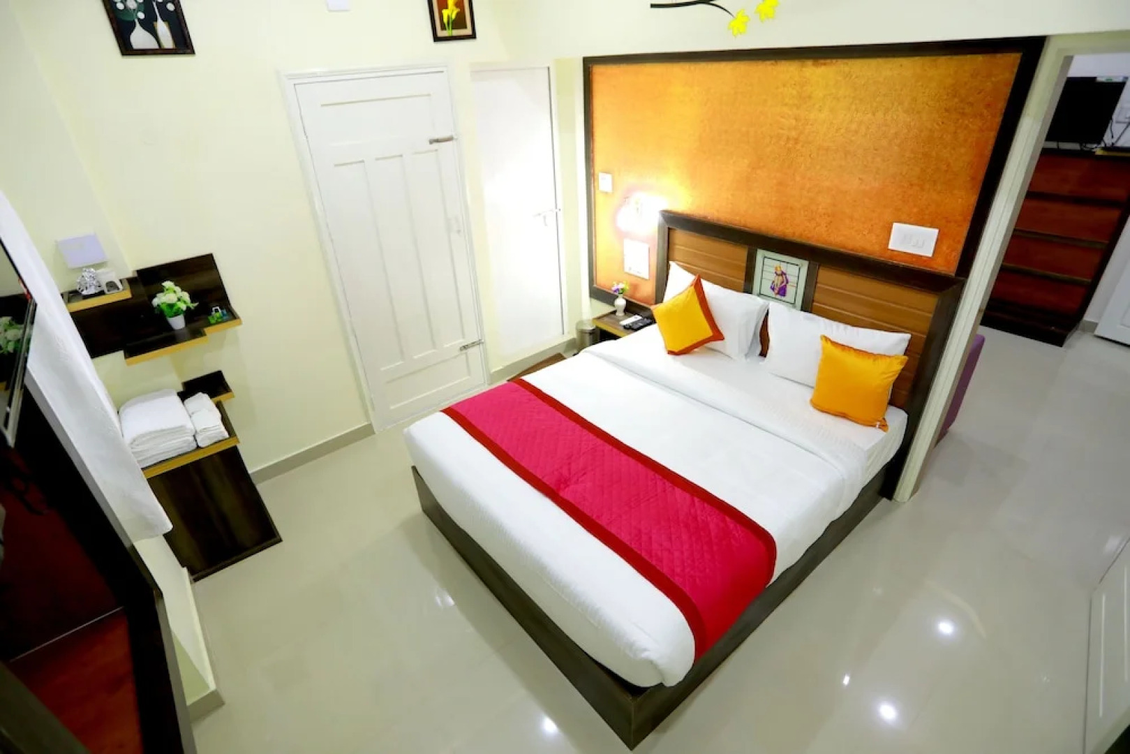 Base 9 Airport Hotel