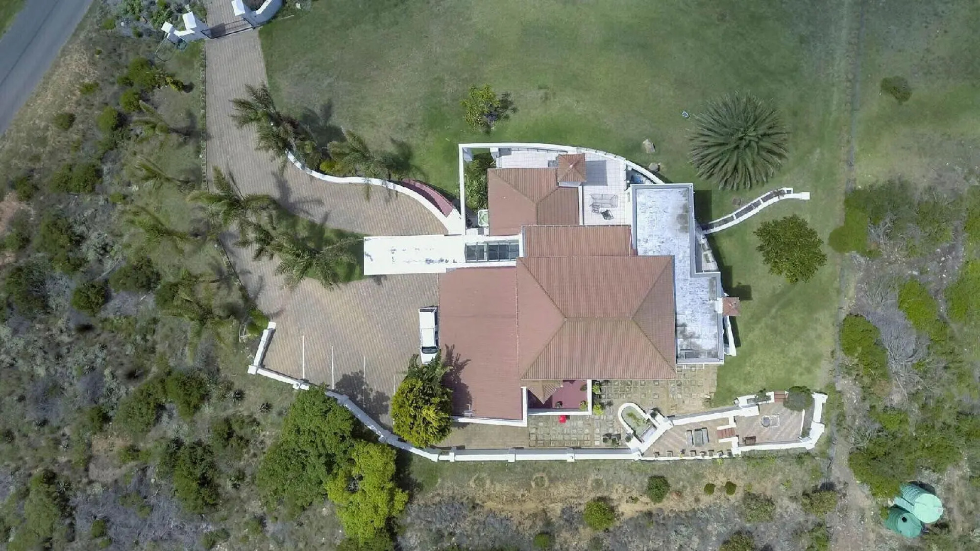 Fly Me To The Moon Guesthouse