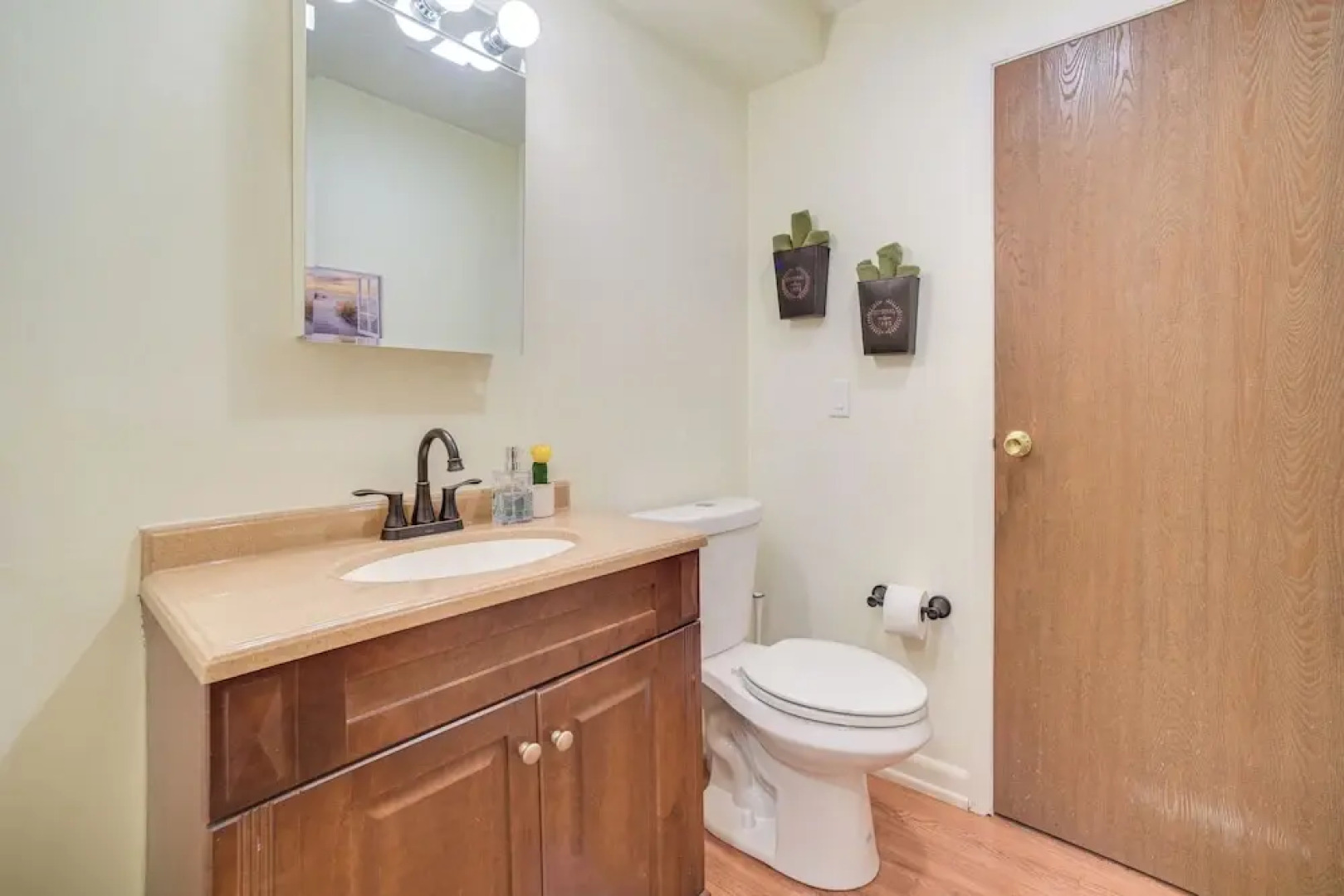 9 Mi to Saratoga Racetrack: Townhome w/ Bicycles!