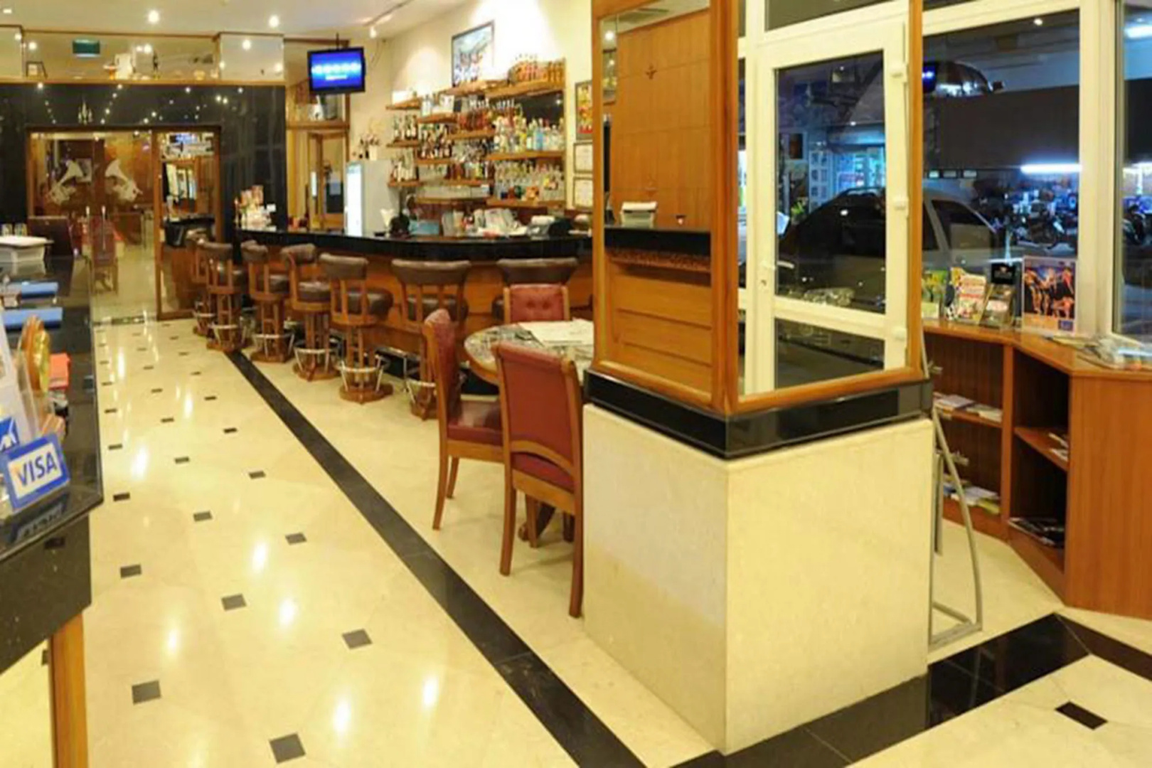 Whitehouse Condotel