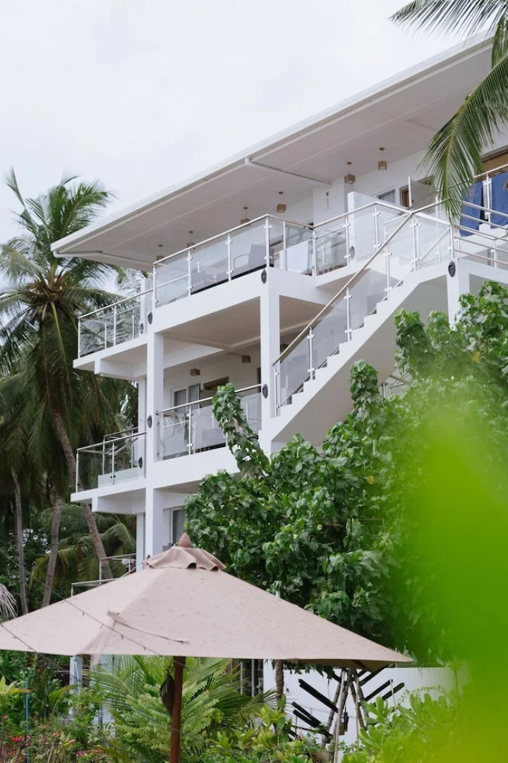 Reef Edge Thulusdhoo