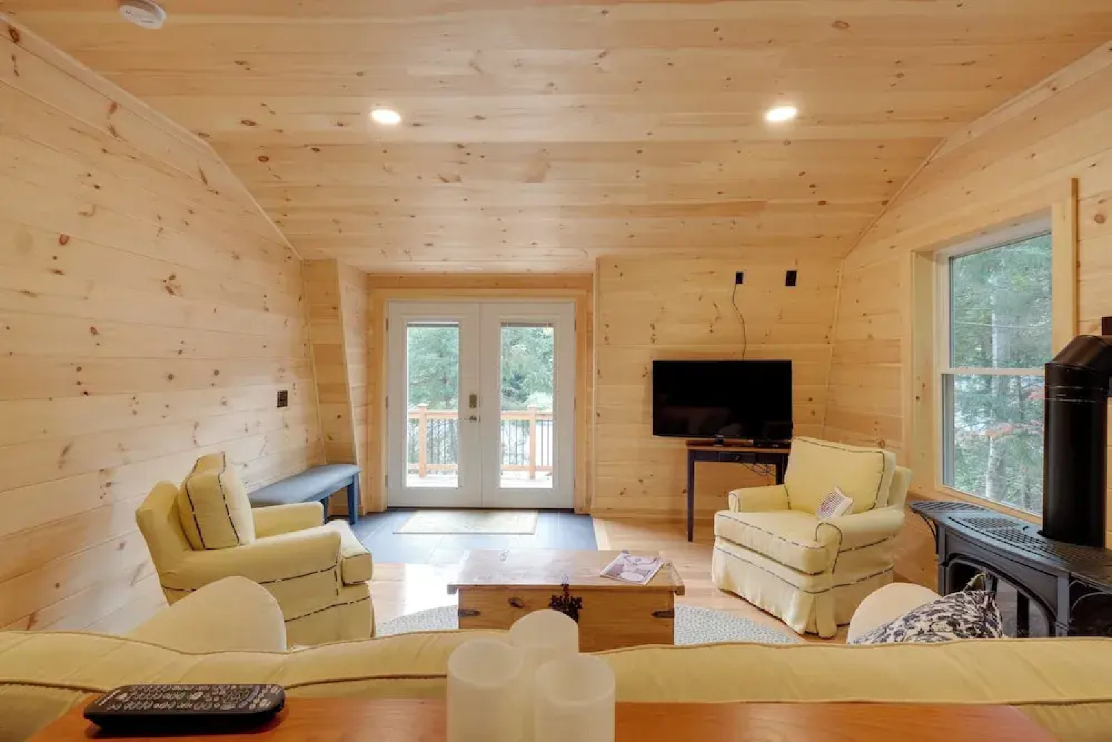 Cozy Apt w/ Deck, ~ 5 Miles to Acadia Nat'l Park!